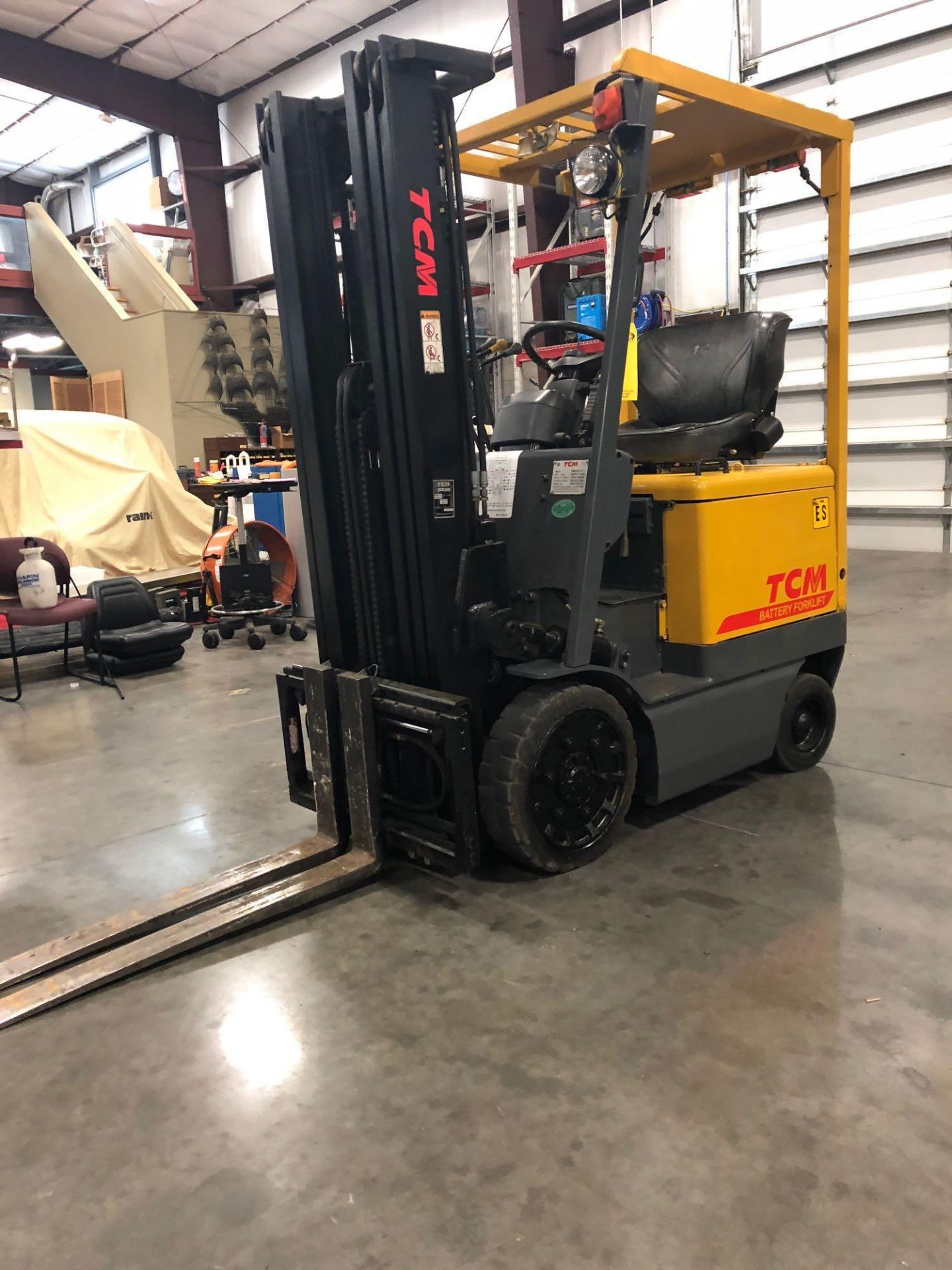 TCM ELECTRIC FORKLIFT, 3,000 LB LIFT CAPACITY - Image 2 of 9