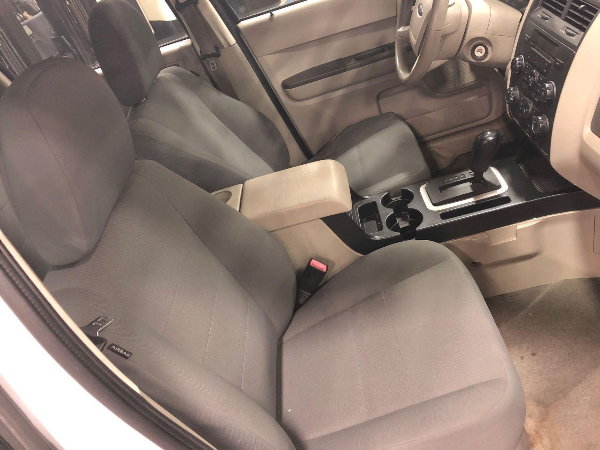 2010 FORD ESCAPE SUV, 4 DOOR, AUTOMATIC TRANSMISSION, RUNS - Image 9 of 17