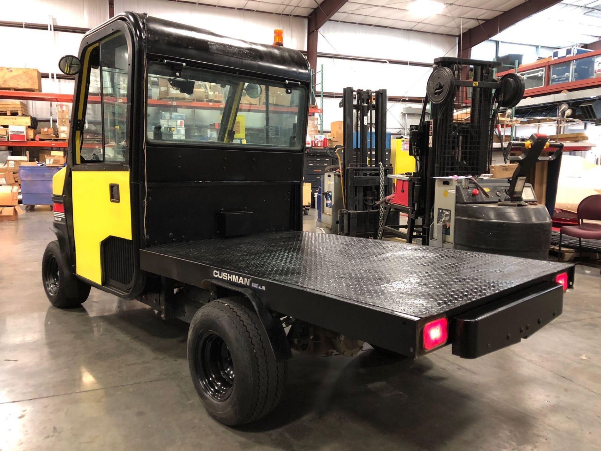 2013 CUSHMAN HAULSTER FLAT BED UTV, ENCLOSED CAB - Image 4 of 7