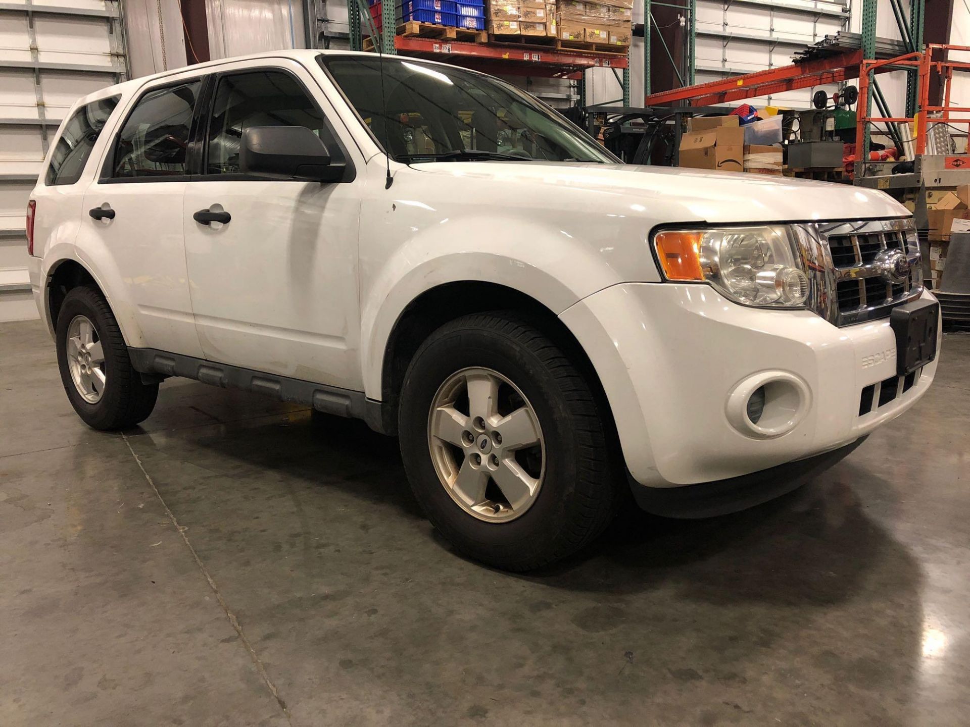 2010 FORD ESCAPE SUV, 4 DOOR, AUTOMATIC TRANSMISSION, RUNS - Image 5 of 17