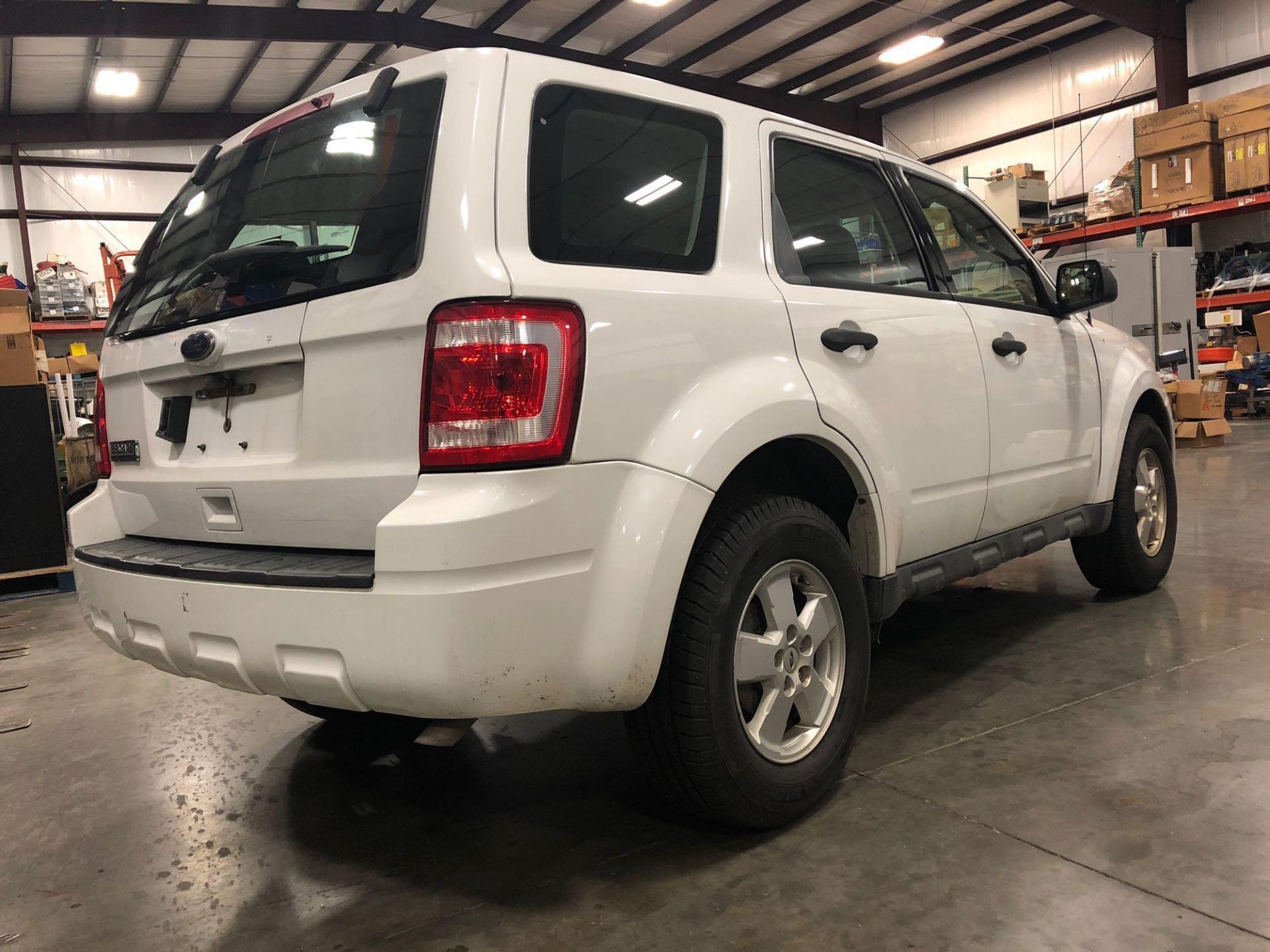 2010 FORD ESCAPE SUV, 4 DOOR, AUTOMATIC TRANSMISSION, RUNS - Image 4 of 17