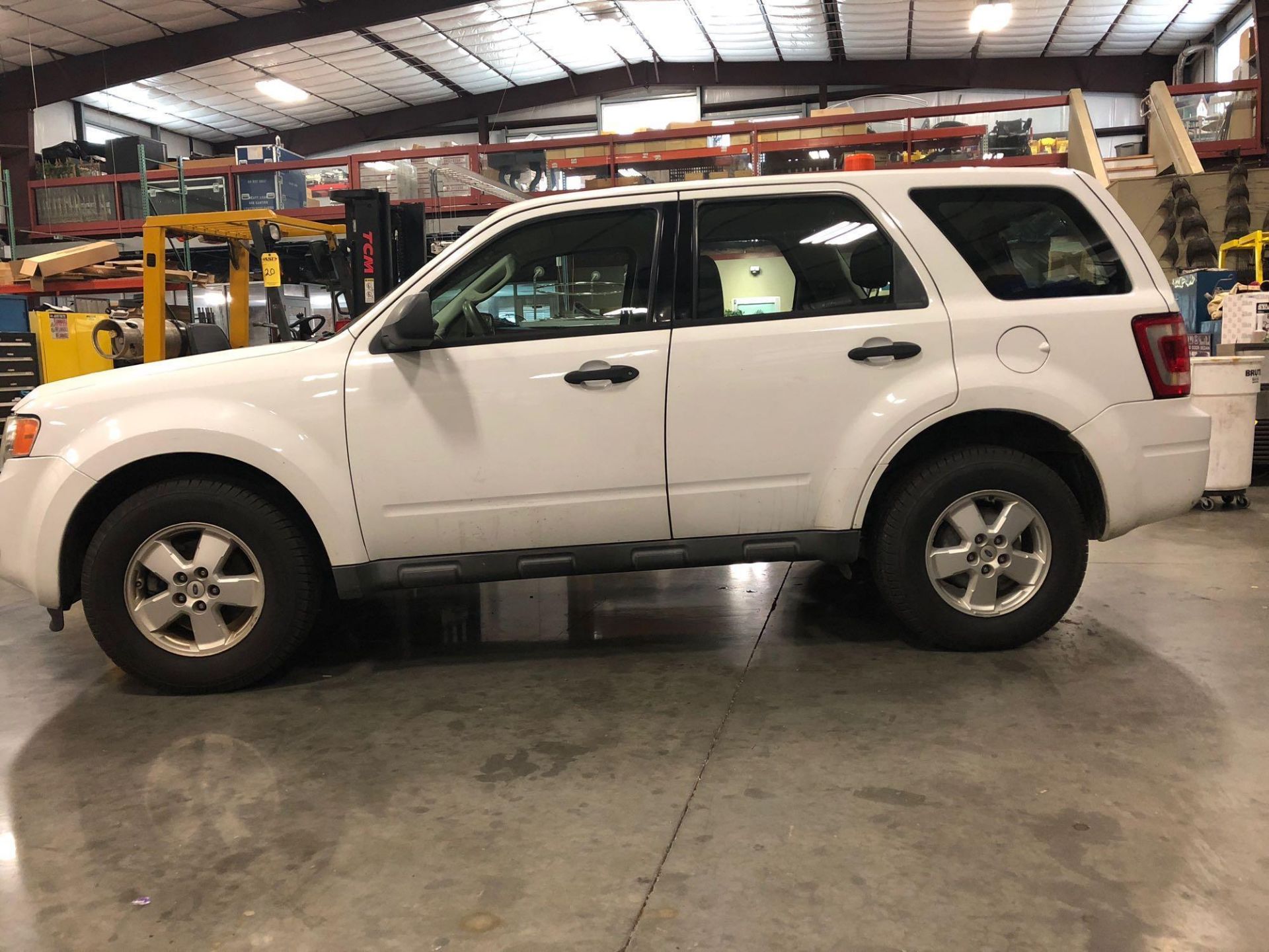 2010 FORD ESCAPE SUV, 4 DOOR, AUTOMATIC TRANSMISSION, RUNS - Image 2 of 17