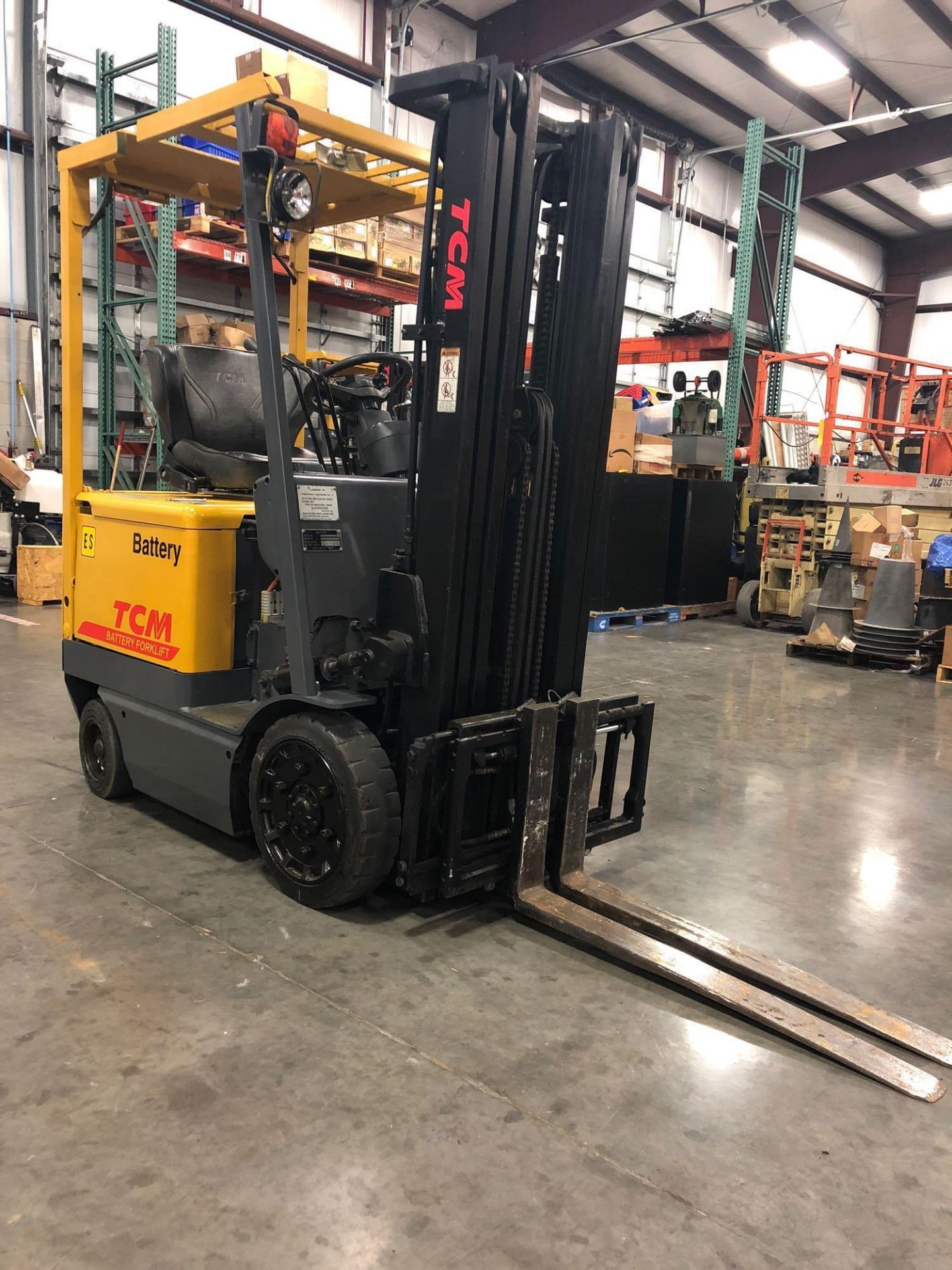 TCM ELECTRIC FORKLIFT, 3,000 LB LIFT CAPACITY - Image 3 of 9