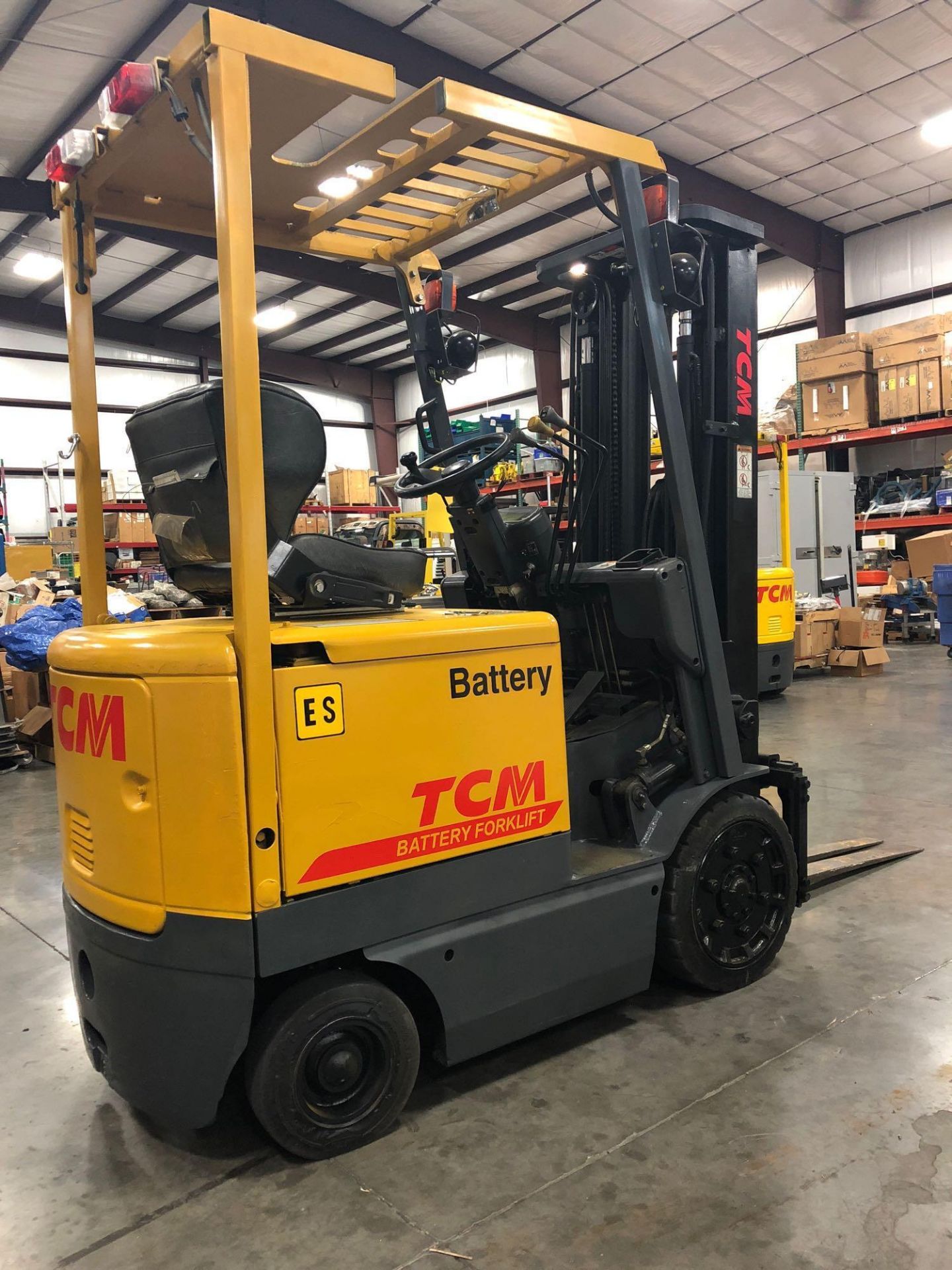 TCM ELECTRIC FORKLIFT, 3,000 LB LIFT CAPACITY - Image 4 of 9