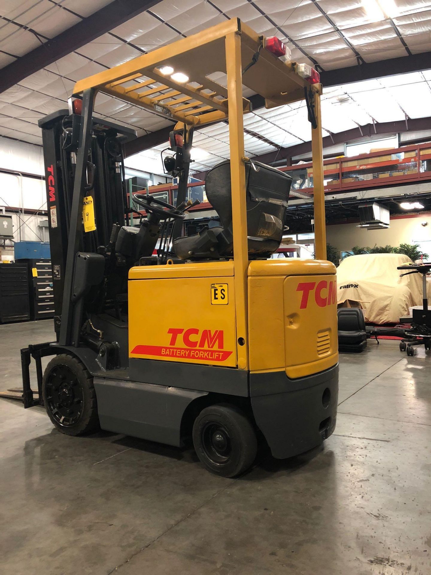 TCM ELECTRIC FORKLIFT, 3,000 LB LIFT CAPACITY - Image 5 of 9