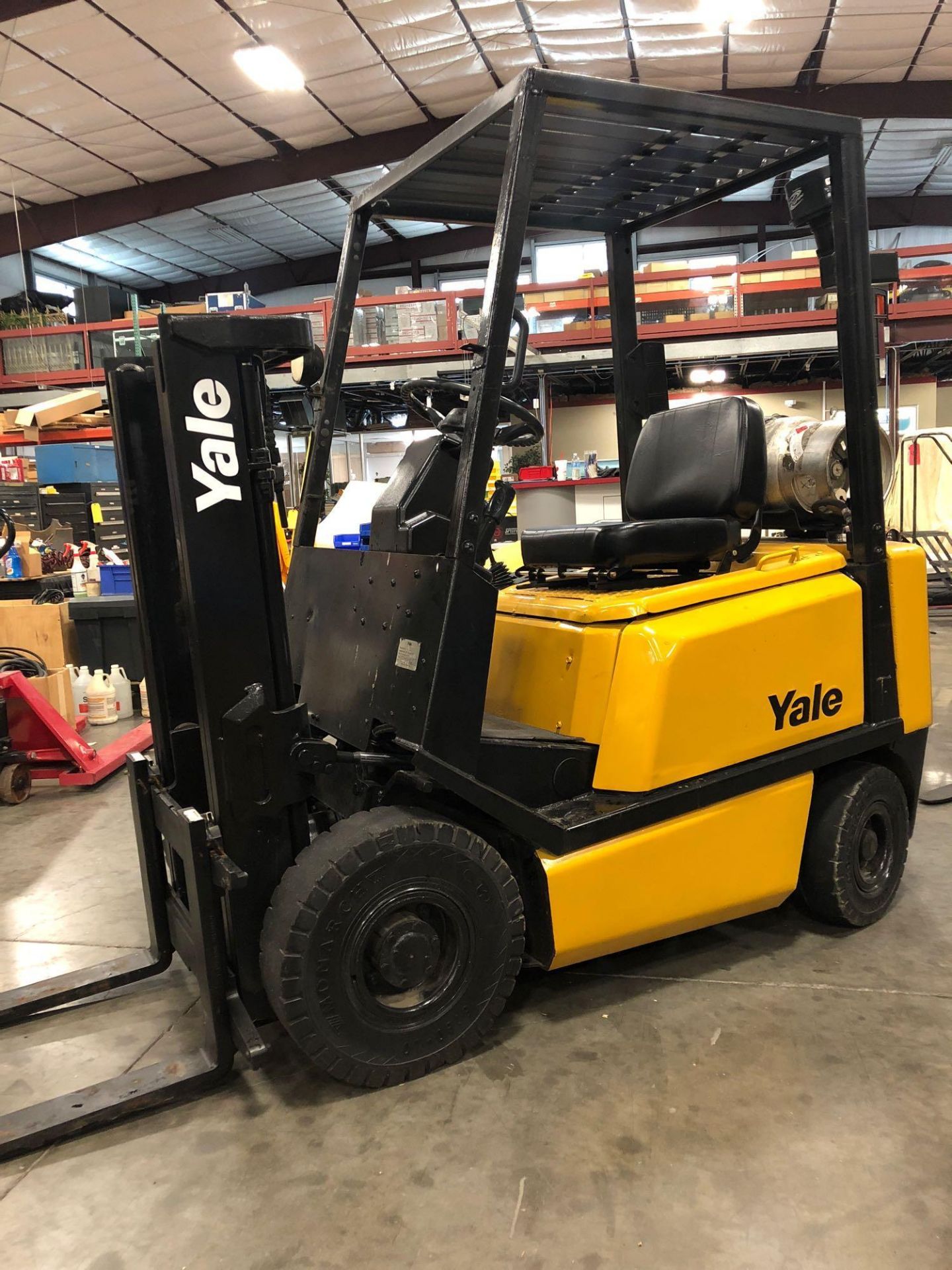 YALE LP FORKLIFT, 3,000 LB LIFT CAPACITY MODEL GLP030 - Image 3 of 6