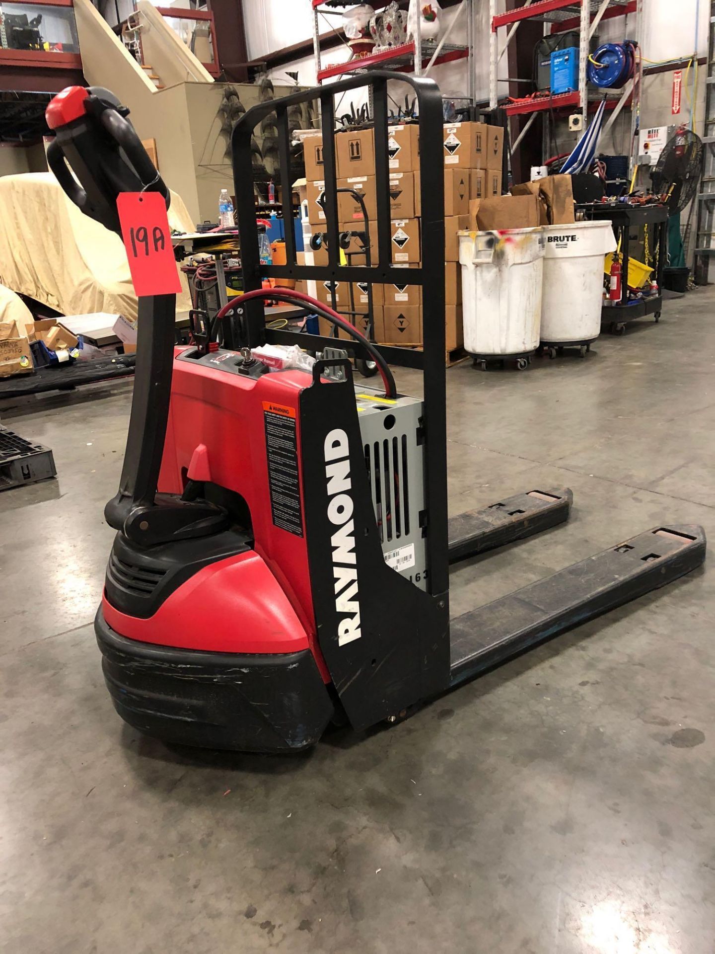 2016 RAYMOND ELECTRIC PALLET JACK MODEL 8210, 40 HOURS SHOWING, 24V, 4,500 LB CAPACITY