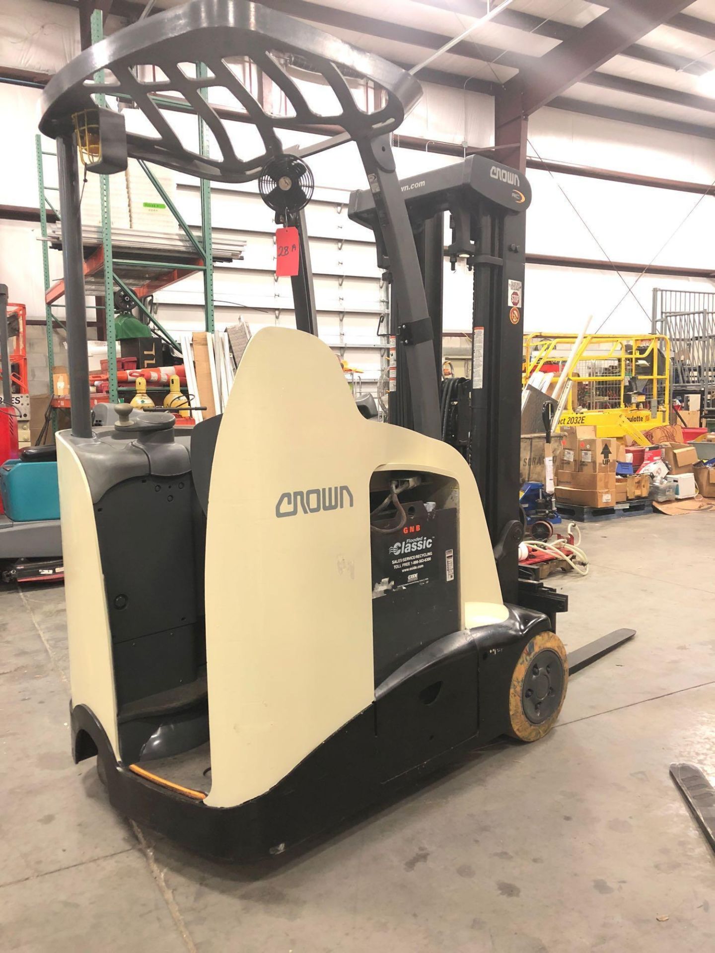 2012 CROWN ELECTRIC FORKLIFT MODEL RC5530-30, 3,000 LB LIFT CAP. 190" HEIGHT CAP. TILT, SIDE SHIFT - Image 4 of 6