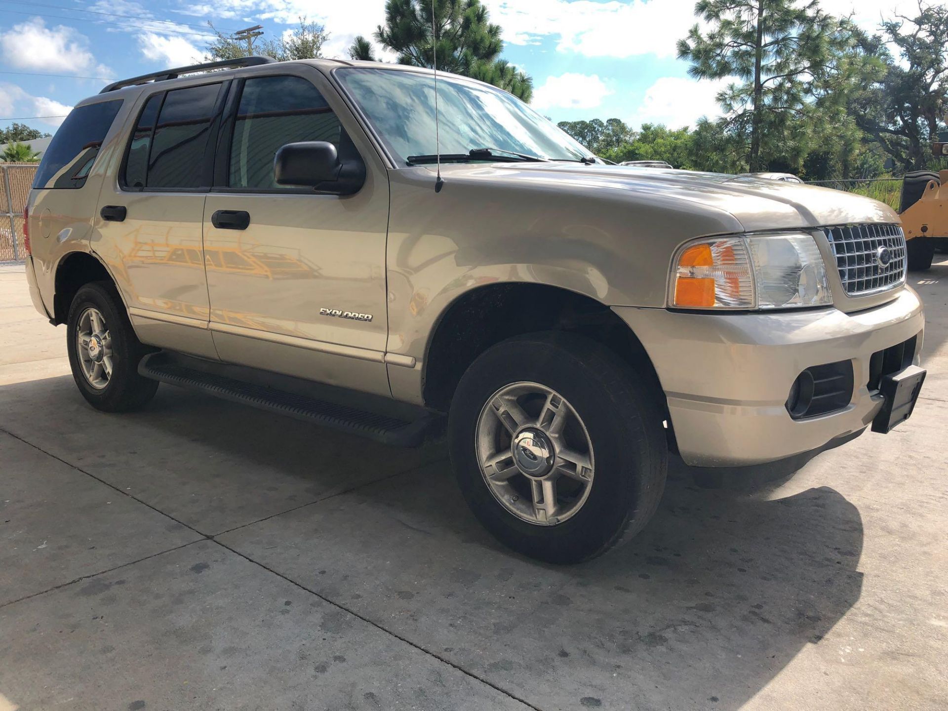 2004 FORD EXPLORER 4X4, AUTOMATIC - Image 5 of 9