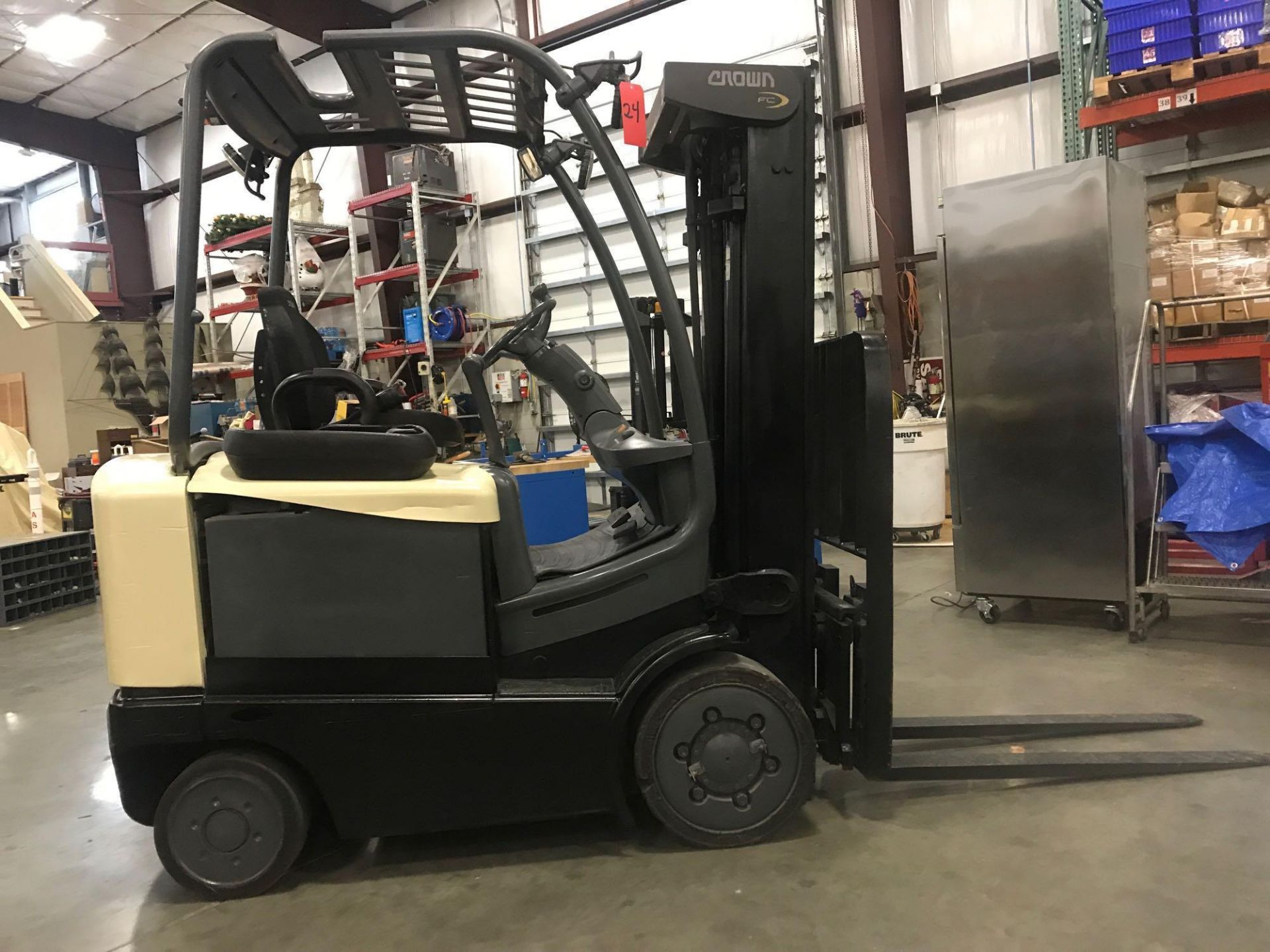 2013 CROWN ELECTRIC FORKLIFT MODEL FC4515-50, 36V, 5,000 LB LIFT CAPACITY, TILT, SIDESHIFT