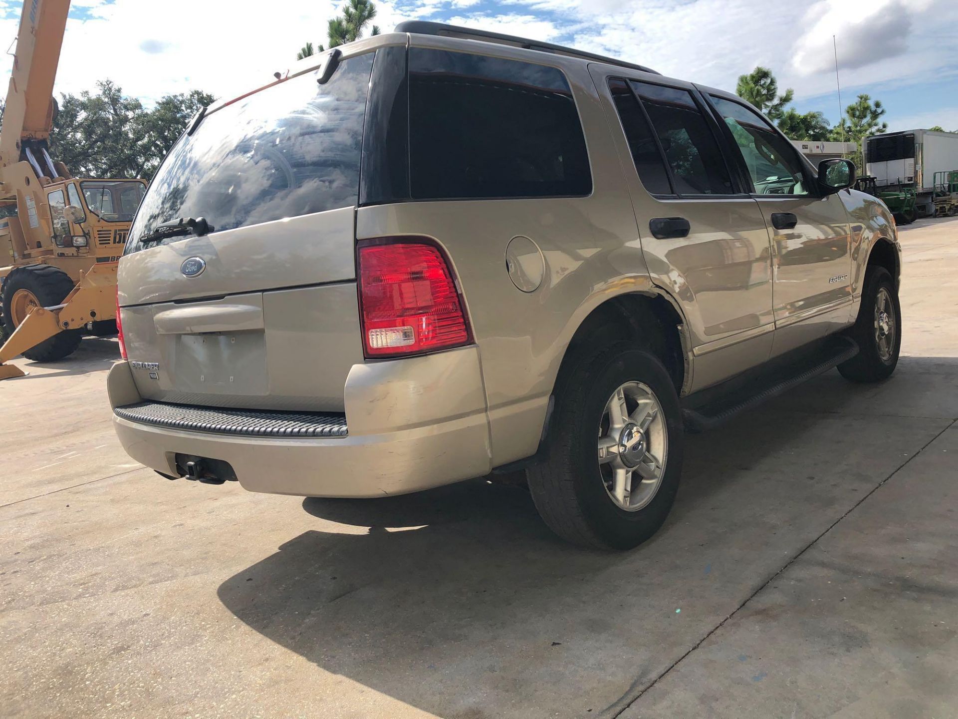 2004 FORD EXPLORER 4X4, AUTOMATIC - Image 4 of 9