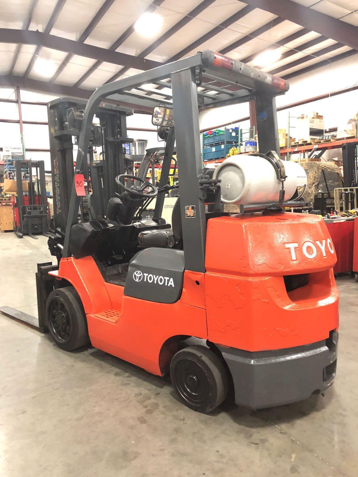 TOYOTA LP FORKLIFT MODEL 7FGCU30, 6,000 LB CAP. TILT, SIDE SHIFT - Image 5 of 7