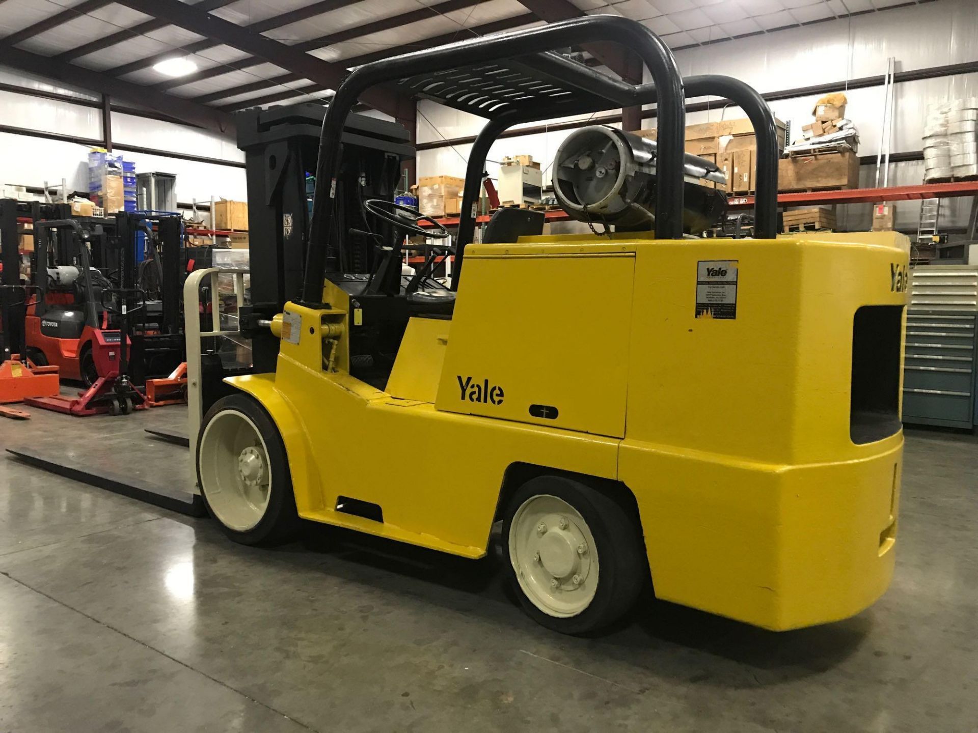 YALE LP FORKLIFT, 15,000 LB LIFT CAPACITY, 8' FORKS, TILT - Image 4 of 7