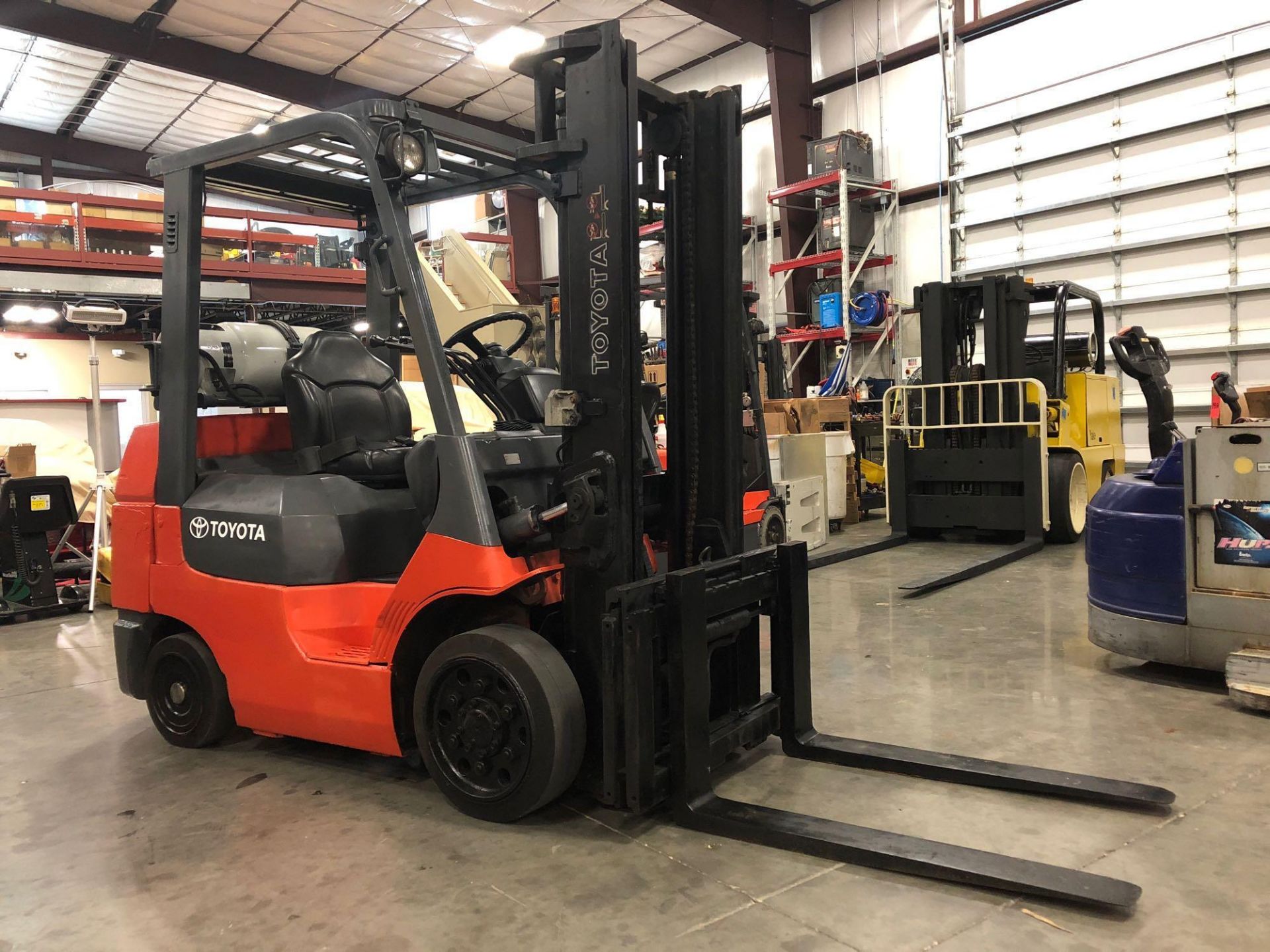 TOYOTA LP FORKLIFT MODEL 7FGCU30, 6,000 LB CAP. TILT, SIDE SHIFT - Image 3 of 7