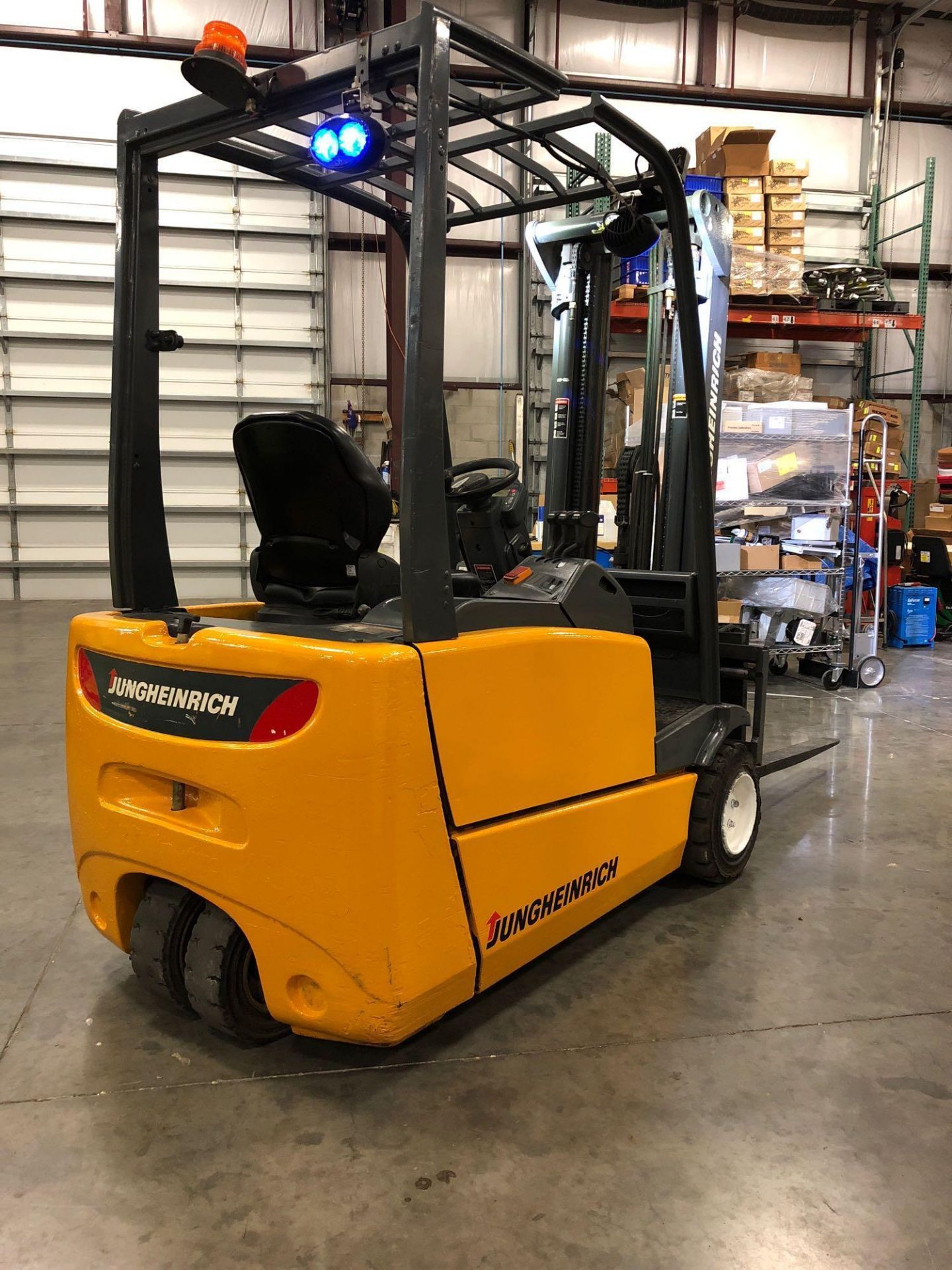 JUNGHEINRICH ELECTRIC FORKLIFT MODEL SH-4-0980 - Image 3 of 7