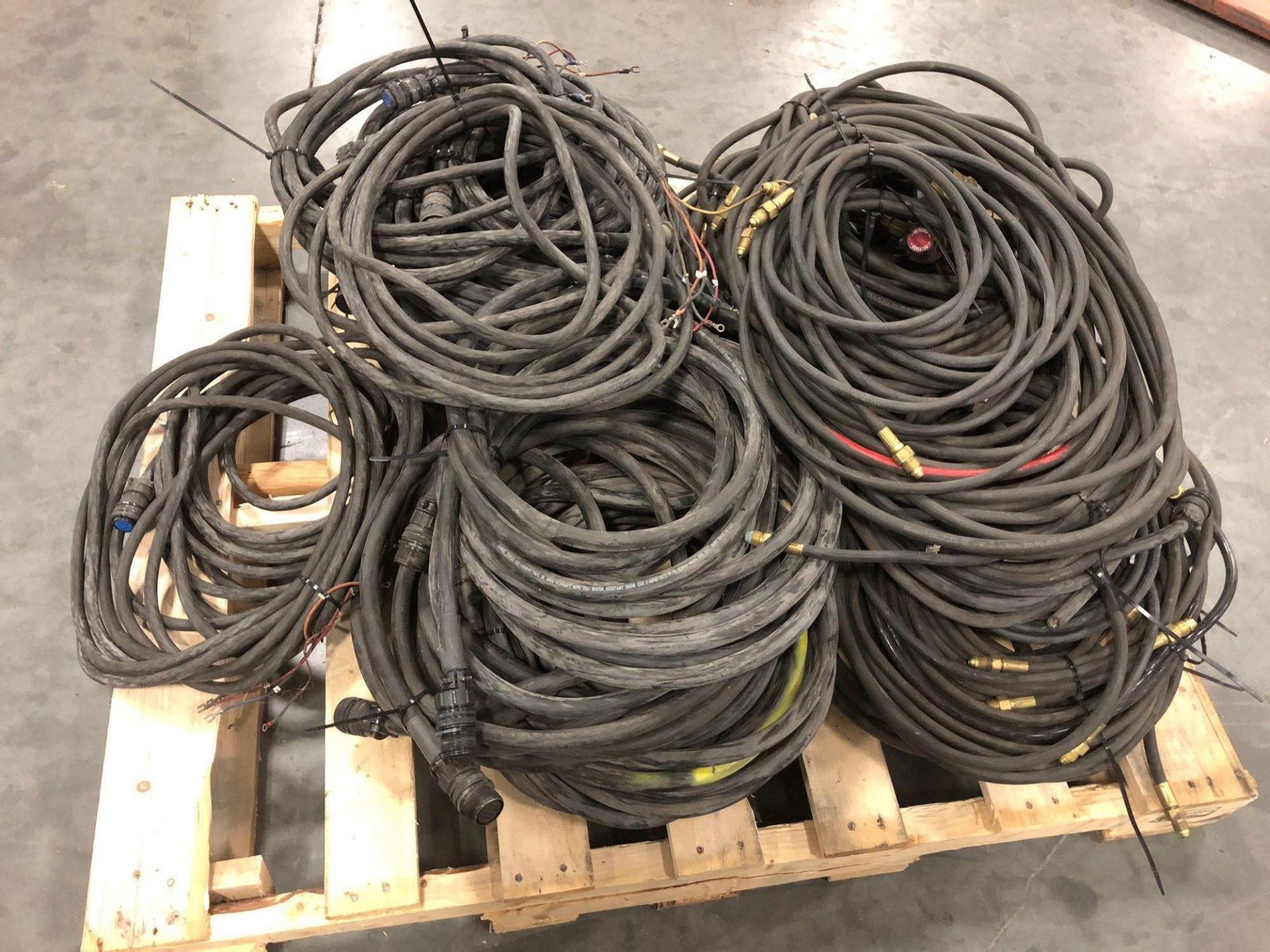 ASSORTED WELDING HOSES AND CABLES - Image 6 of 18