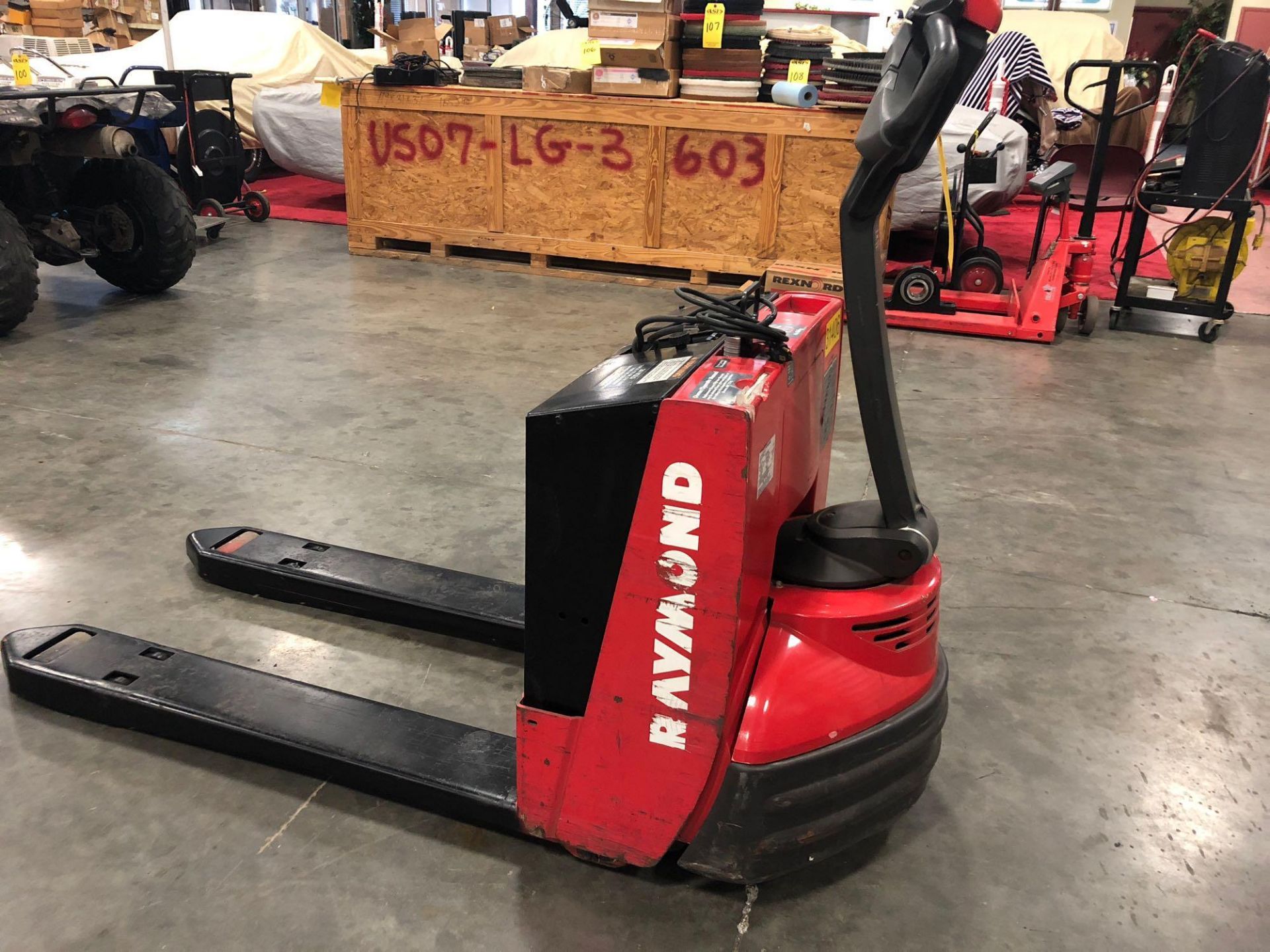 2014 RAYMOND ELECTRIC PALLET JACK - Image 7 of 8