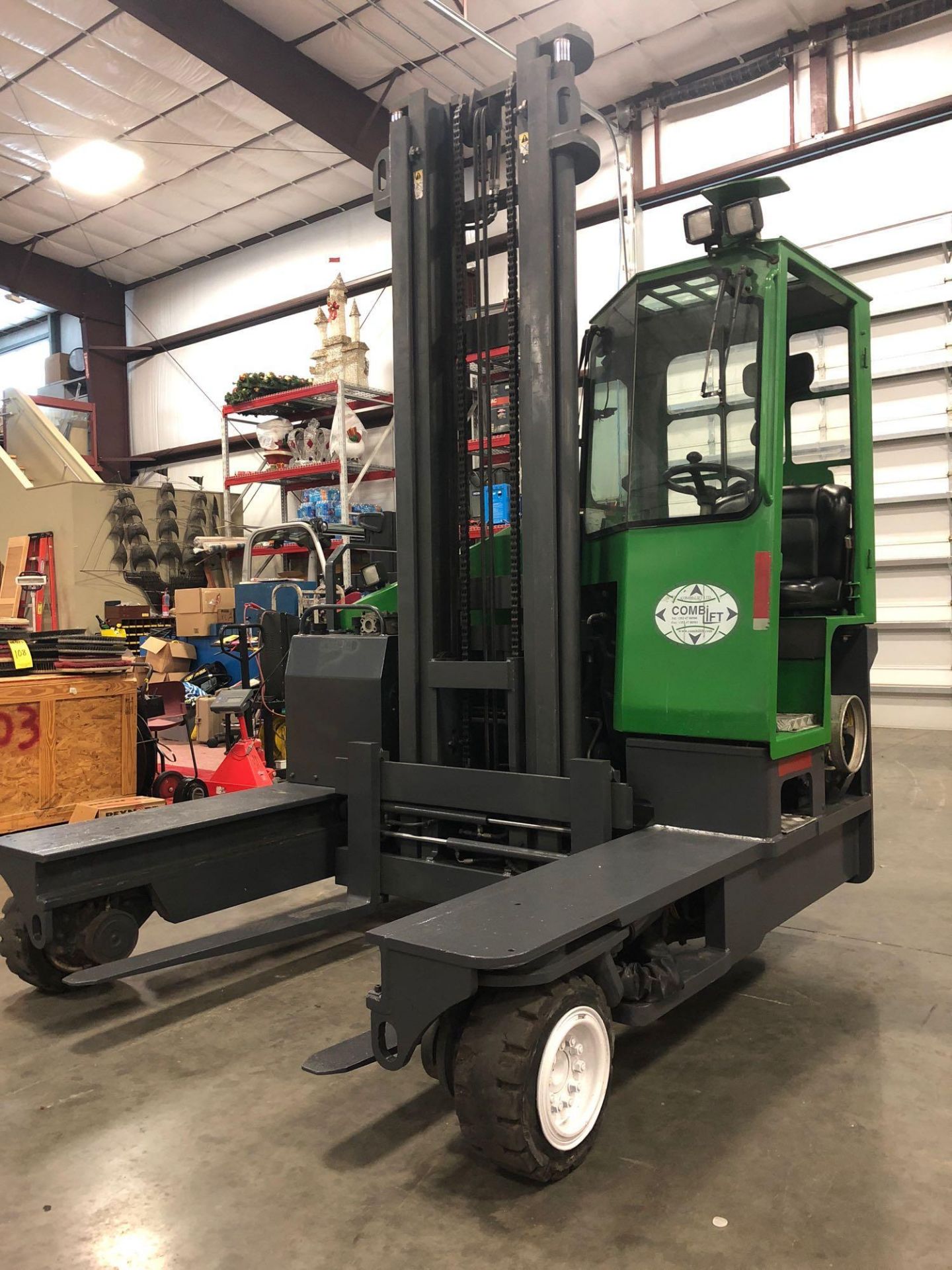 2006 COMBI LIFT MODEL CL20080LA47, 8,000 LB WEIGHT CAPACITY,