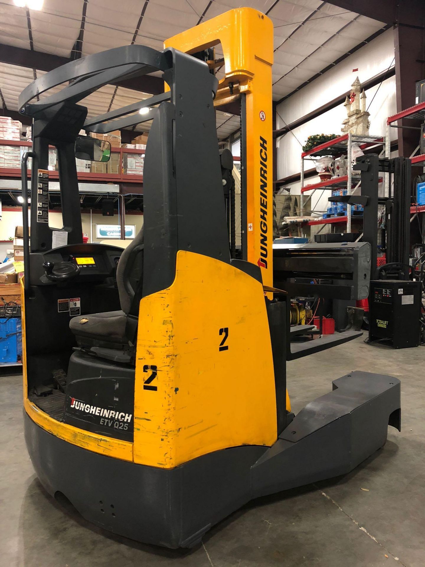 JUNGHEINRICH ELECTRIC FORKLIFT MODEL ETV Q25 - Image 5 of 12