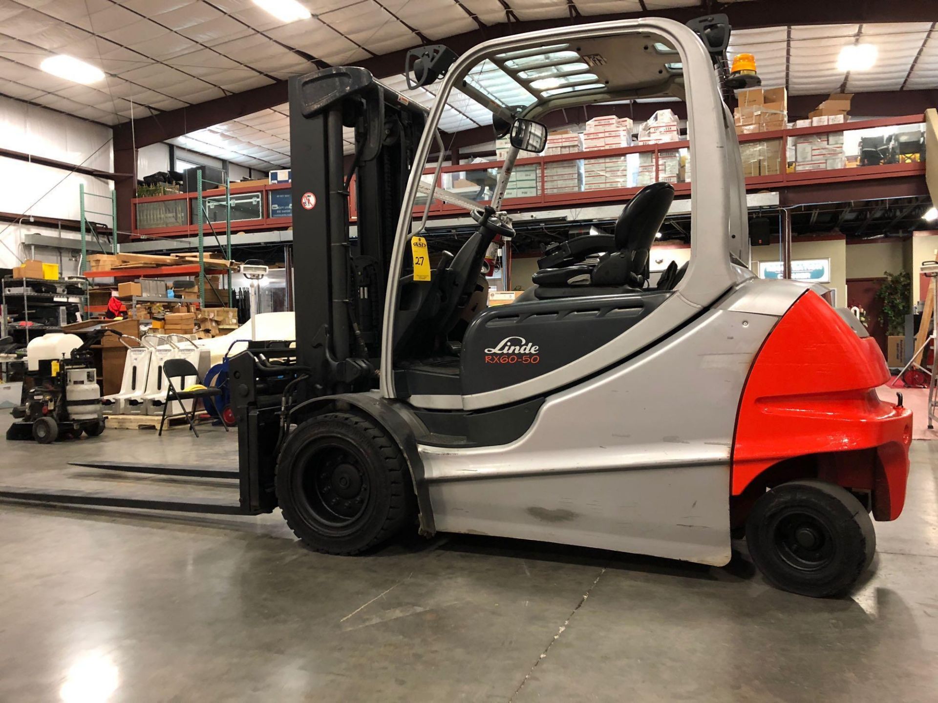 2009 LINDE ELECTRIC FORKLIFT MODEL RX60-50, 8,000 LB WEIGHT CAP - Image 7 of 12