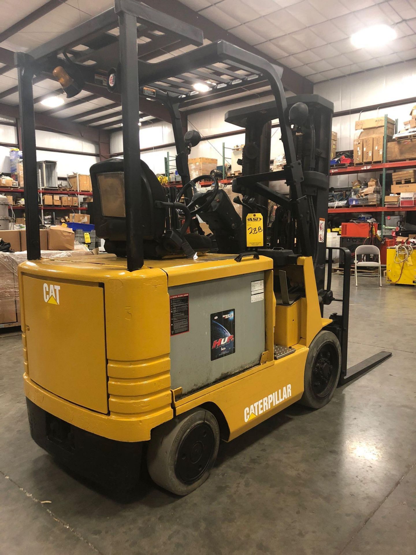 CATERPILLAR ELECTRIC FORKLIFT MODEL 2EC25 - Image 10 of 14