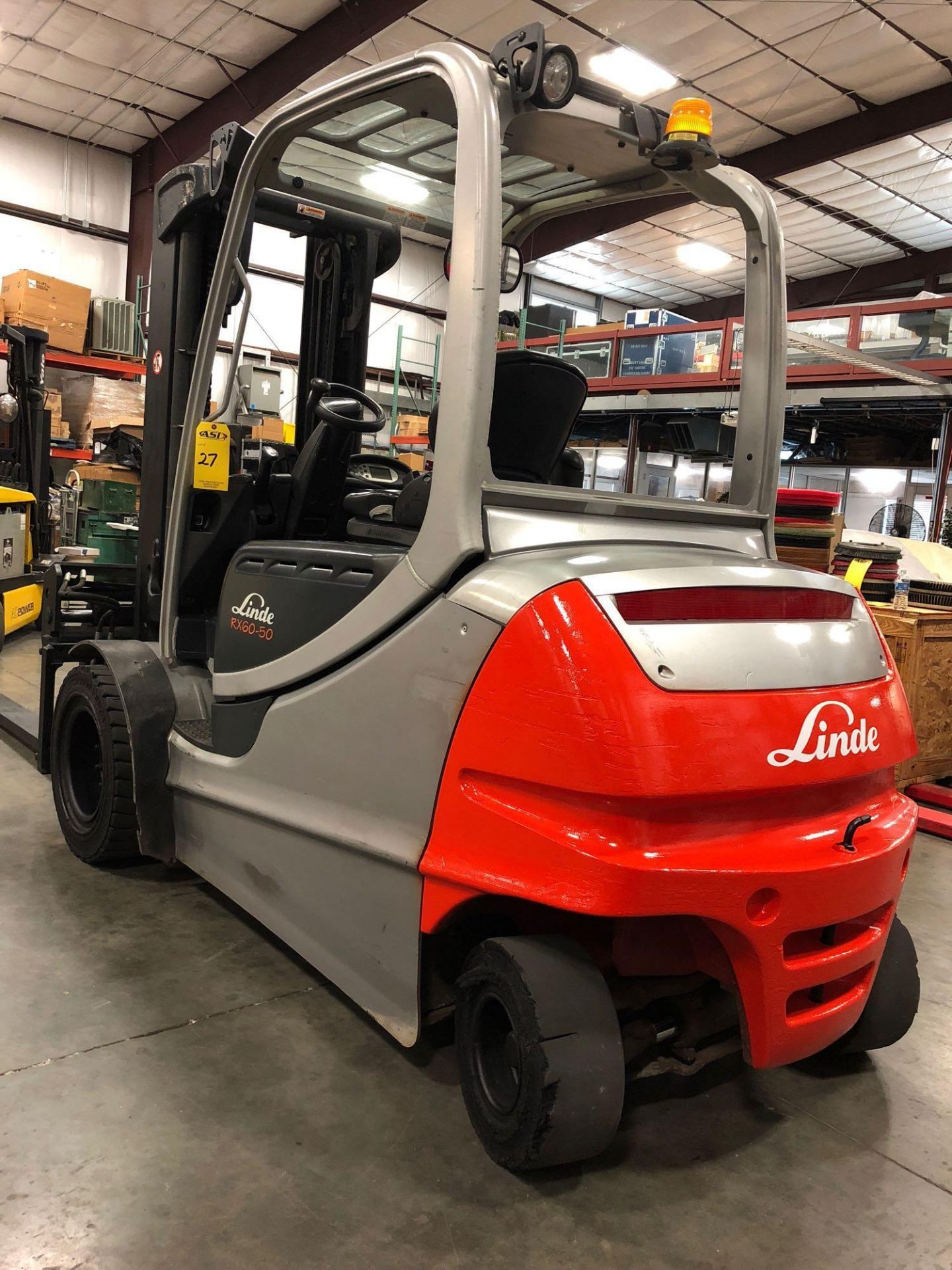 2009 LINDE ELECTRIC FORKLIFT MODEL RX60-50, 8,000 LB WEIGHT CAP - Image 8 of 12