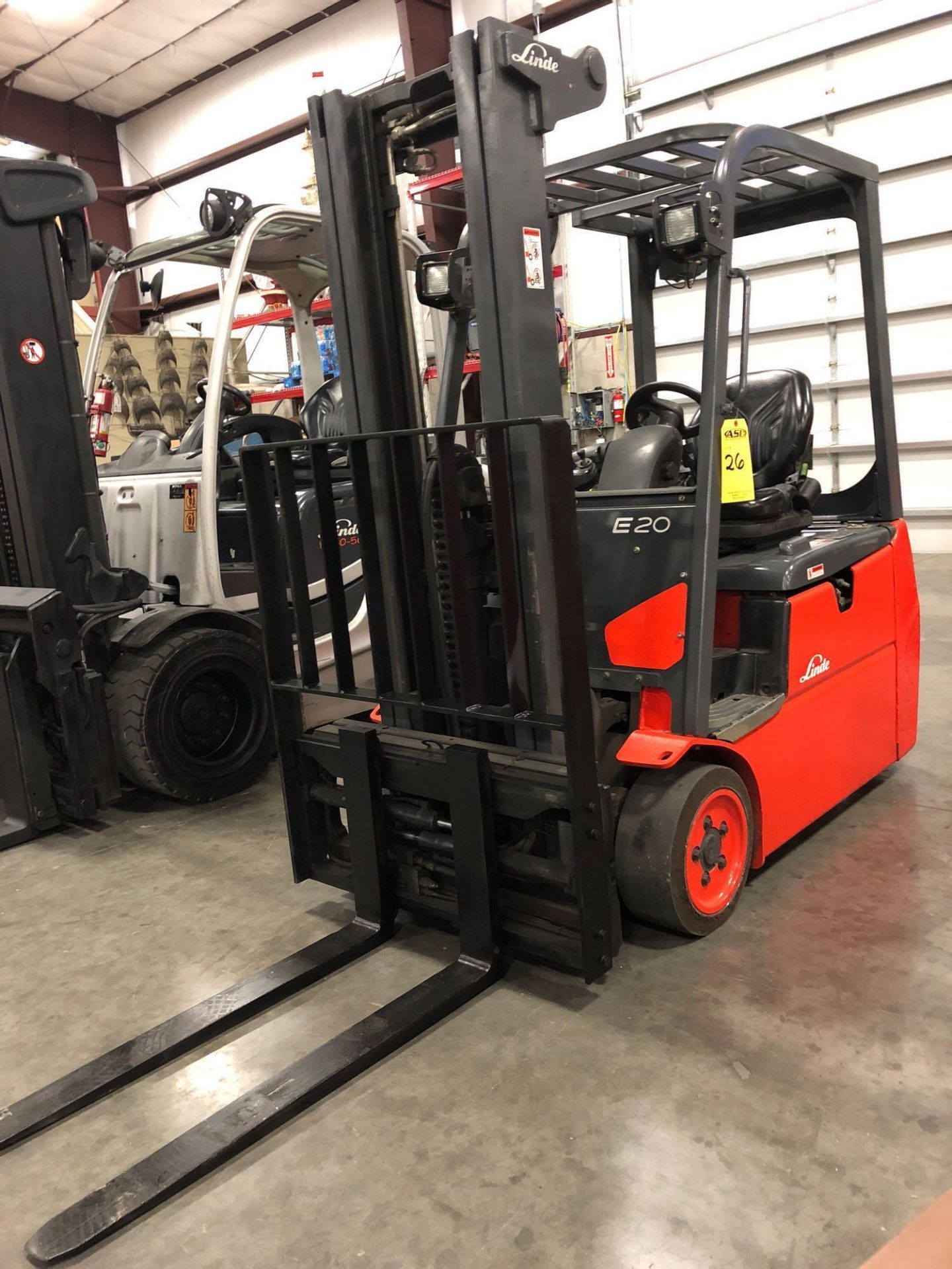 LINDE ELECTRIC FORKLIFT MODEL E20 - Image 3 of 12