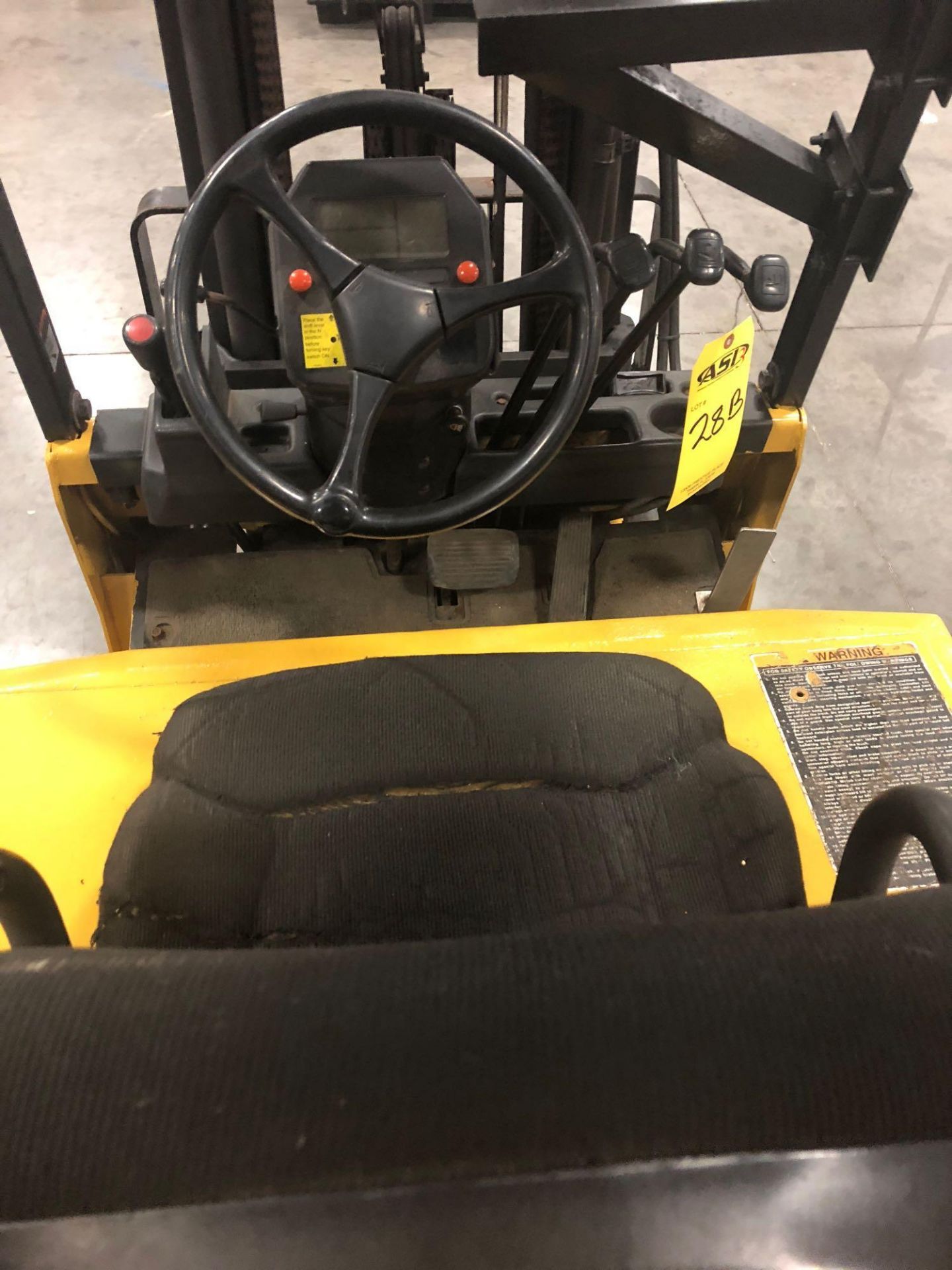 CATERPILLAR ELECTRIC FORKLIFT MODEL 2EC25 - Image 11 of 14