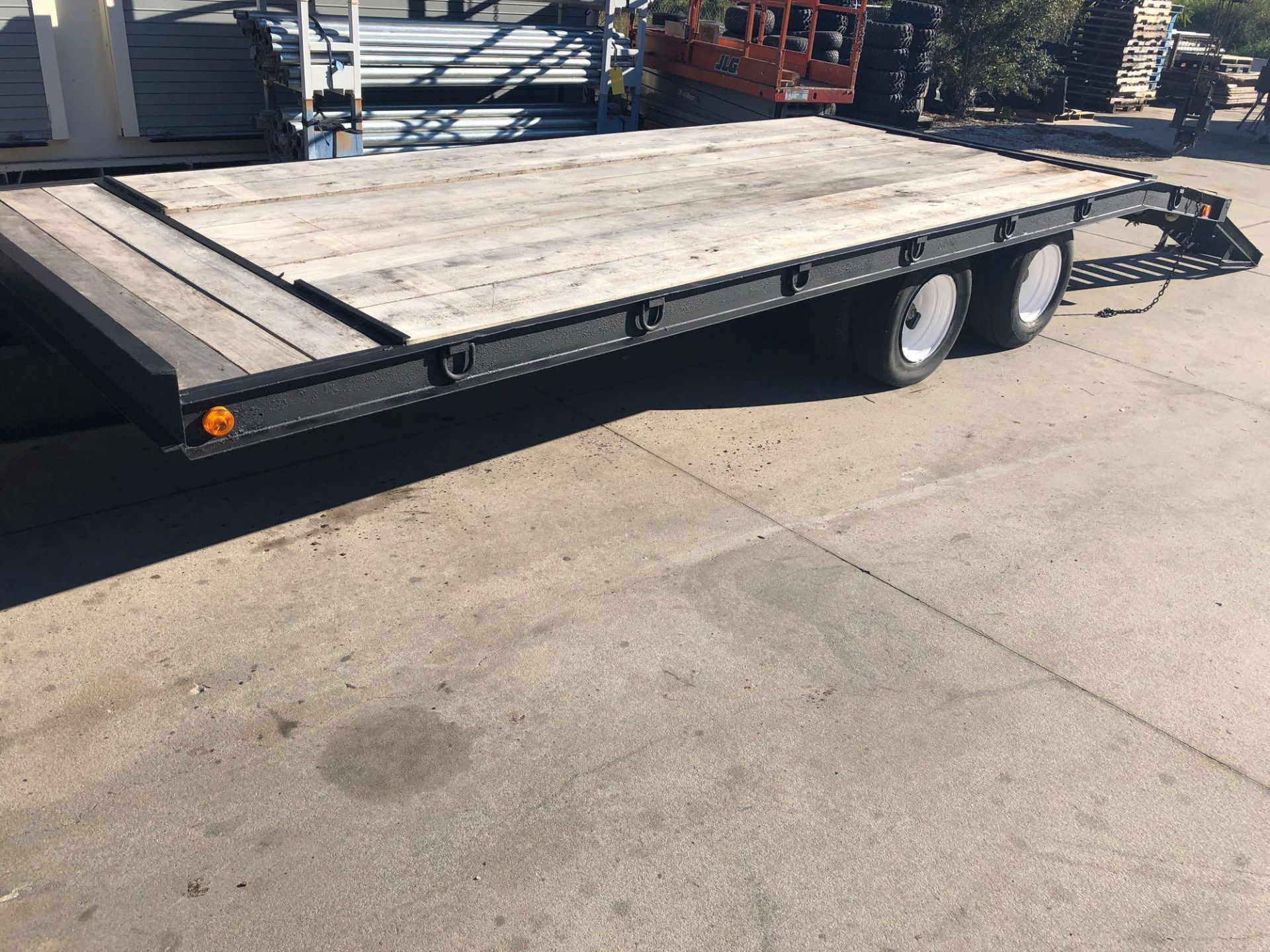 22' DUAL AXLE EQUIPMENT TRAILER W/ 5' RAMPS, 10 TON CAPACITY - Image 6 of 11