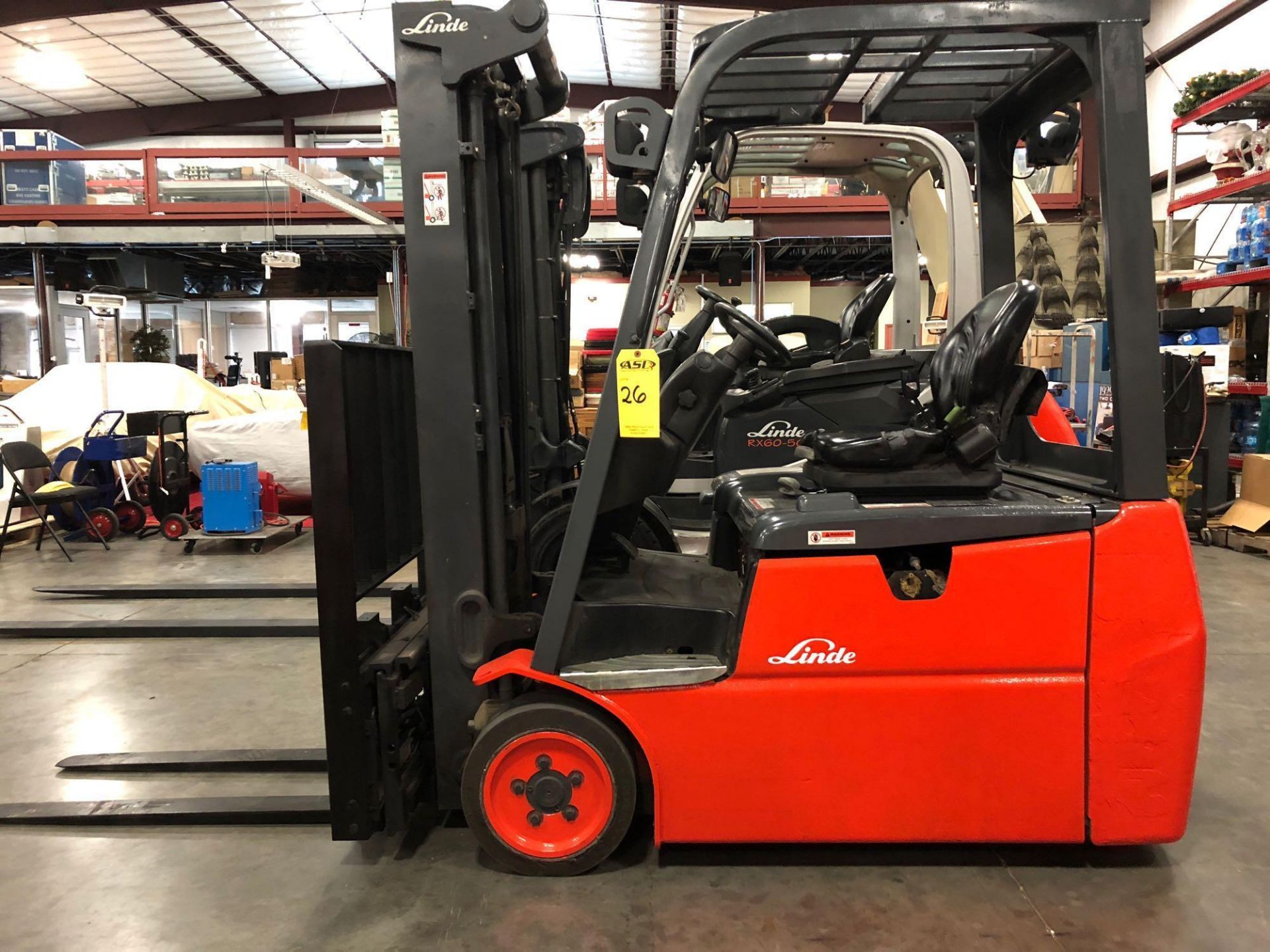 LINDE ELECTRIC FORKLIFT MODEL E20 - Image 2 of 12