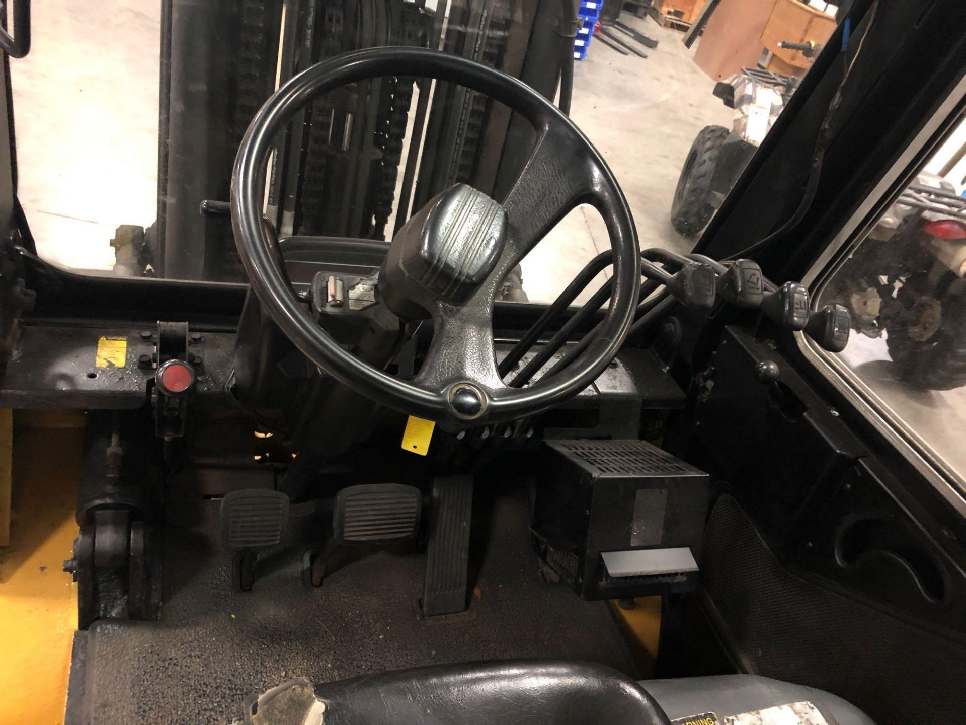 CATERPILLAR ENCLOSED CAB FORKLIFT, MODEL DP30, 6,000 LB CAPACITY - Image 11 of 14