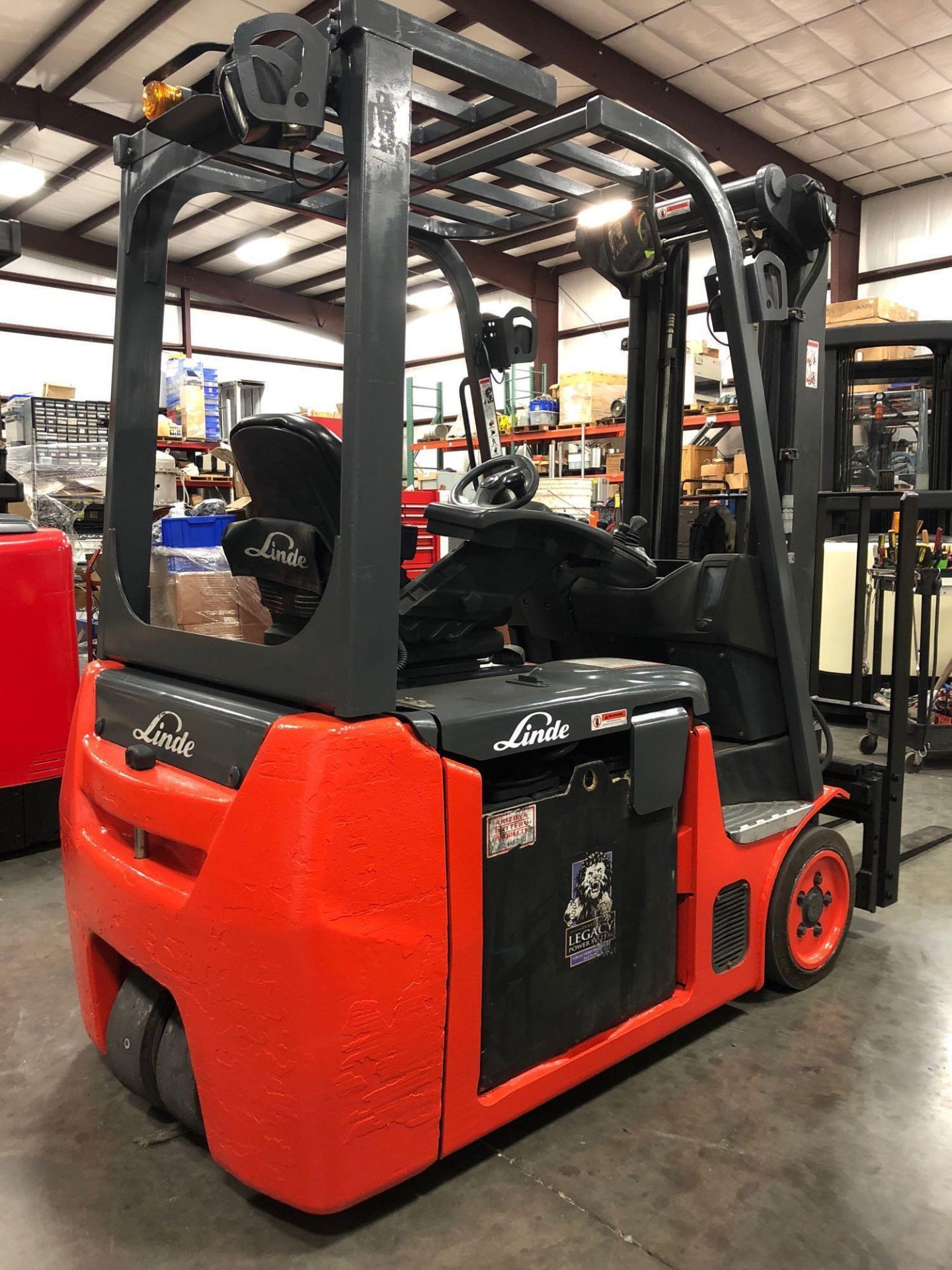 LINDE ELECTRIC FORKLIFT MODEL E20 - Image 8 of 12