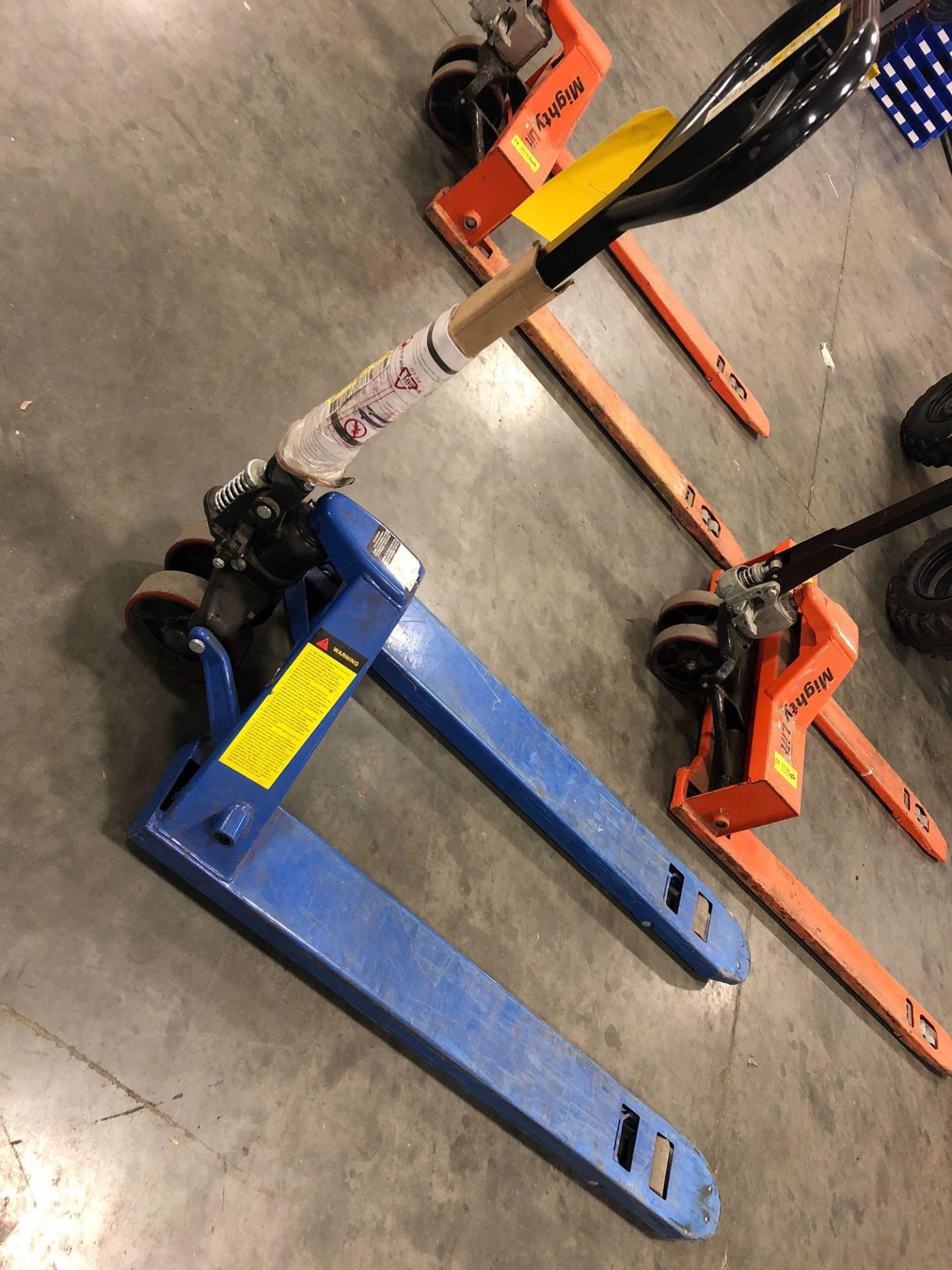 PALLET JACK, 4,400 LB CAPACITY - Image 4 of 4