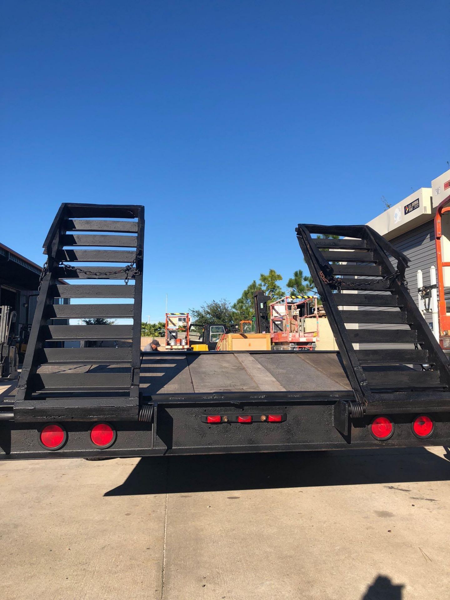 22' DUAL AXLE EQUIPMENT TRAILER W/ 5' RAMPS, 10 TON CAPACITY - Image 11 of 11