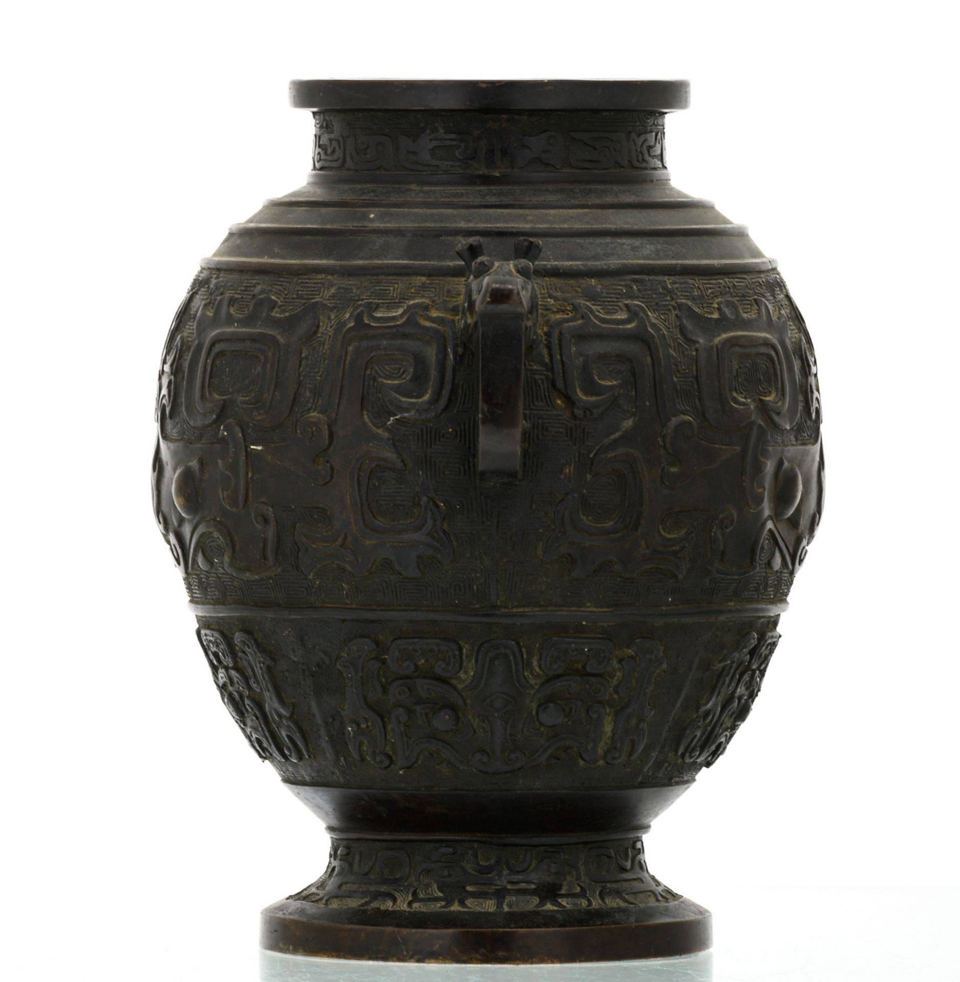 A Chinese bronze archaic vessel, relief decorated with taoti, the handles dragon shaped, about 1900, - Image 2 of 6
