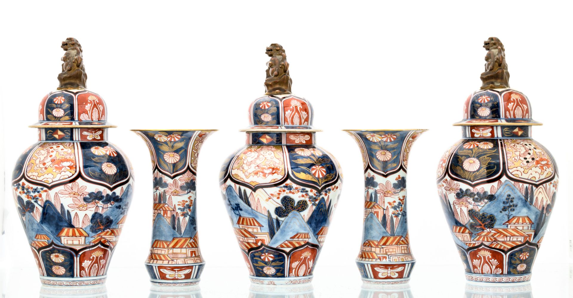 A Japanese Imari five-piece garniture, late Edo period, 19thC, H 27 - 42 cm - Image 2 of 10