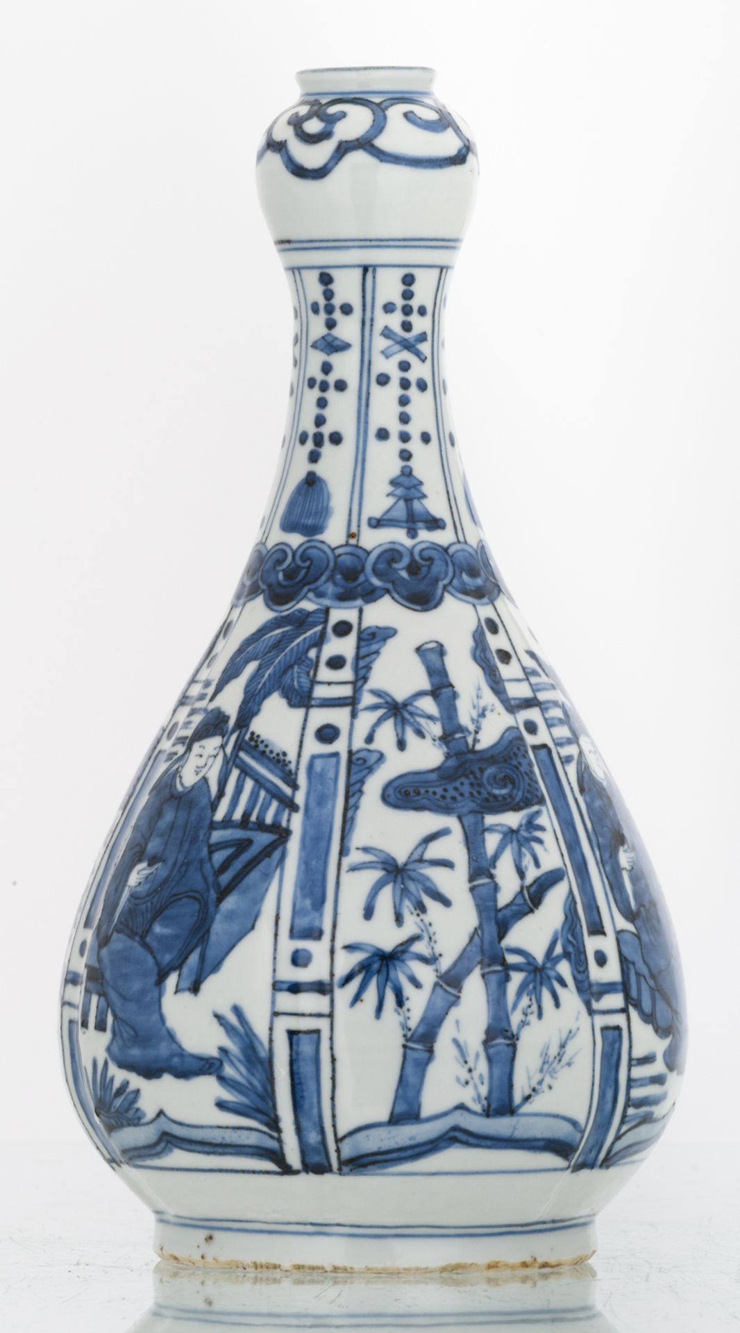 A Chinese blue and white garlic mouth vase, decorated with figures and flower branches, H 28,5 cm - Image 4 of 6