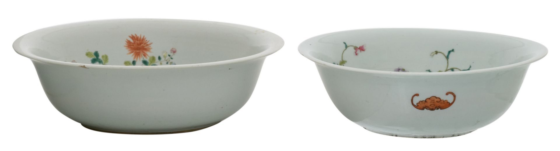 Two Chinese famille rose bowls decorated with bats and flower branches, 19thC, H 11,5 - ø 34 - 37 - Image 14 of 15