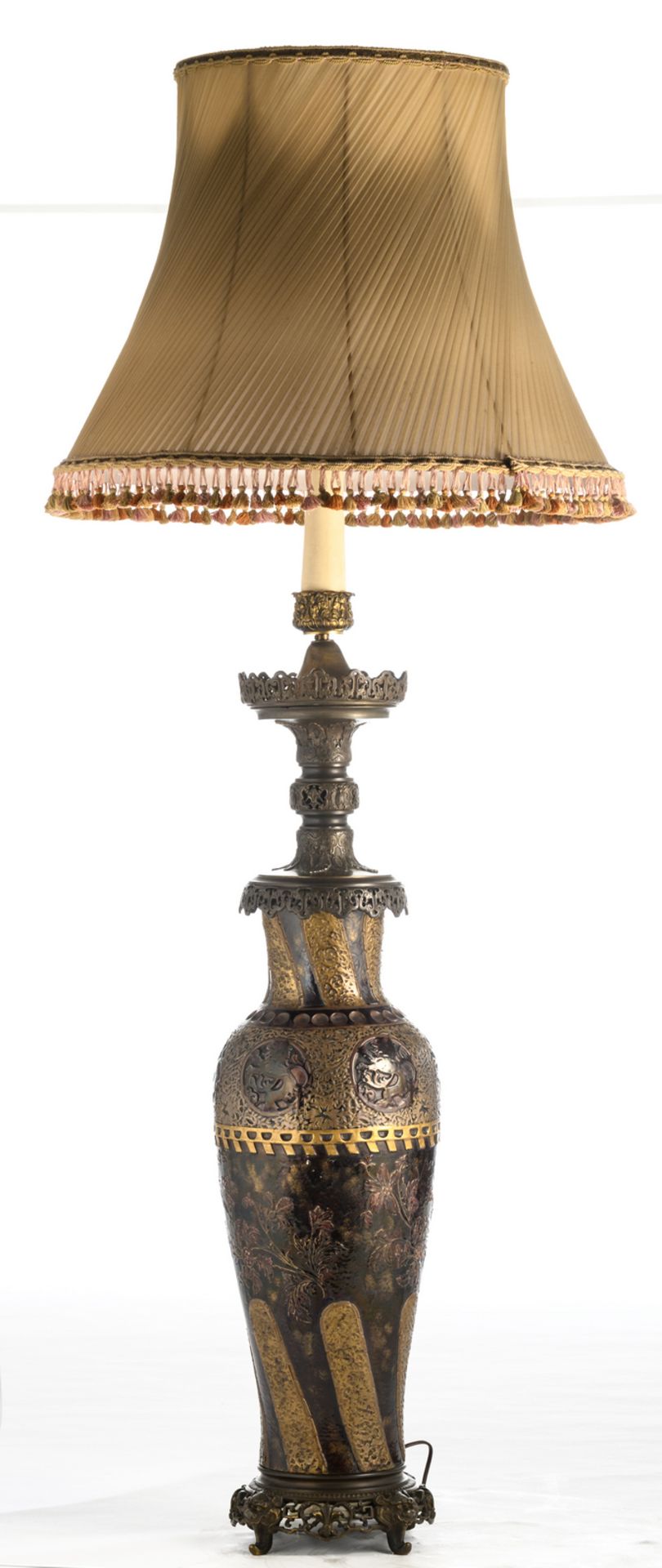 An early 20thC French Historism manganese and gold glazed earthenware lamp with brass mounts, H - Bild 3 aus 7