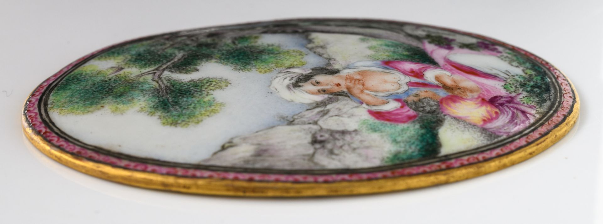 A Chinese famille rose porcelain miniature plaque, export porcelain type, marked, 6,5 x 8,5 cm - Image 3 of 3