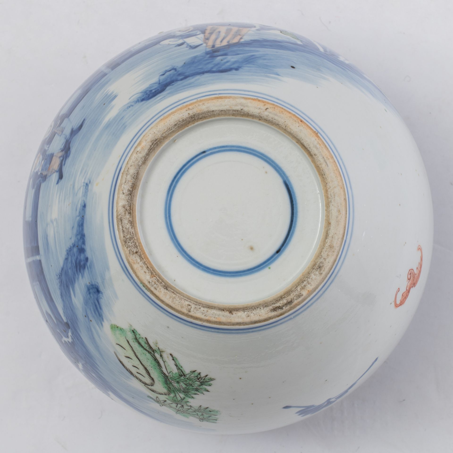 A Chinese blue and white and polychrome decorated jardiniere with bats and figures in a garden, H 23 - Image 7 of 7