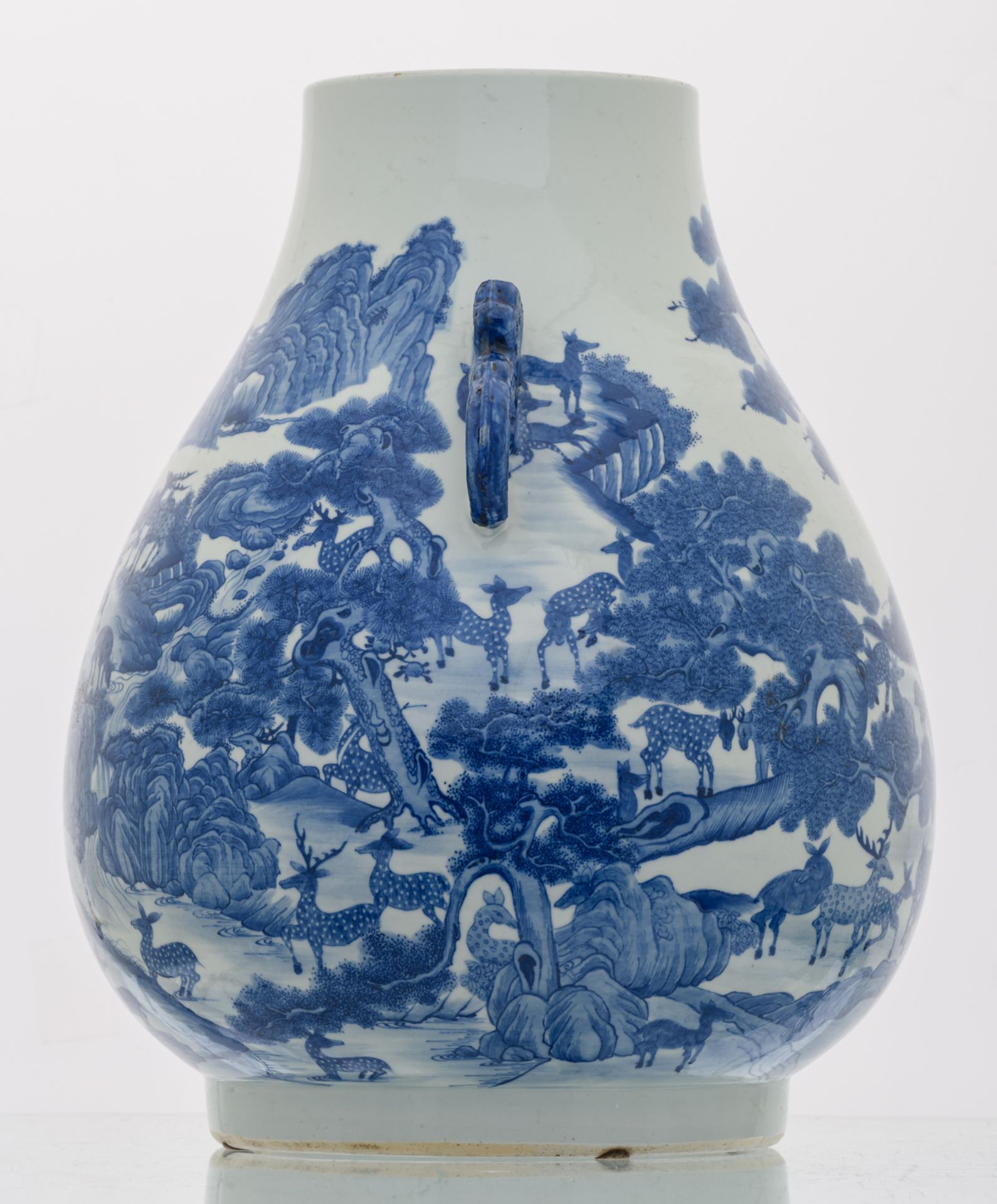 A Chinese blue and white hundred dear Hu vase with a Qianlong mark, H 45,5 cm - Image 4 of 7