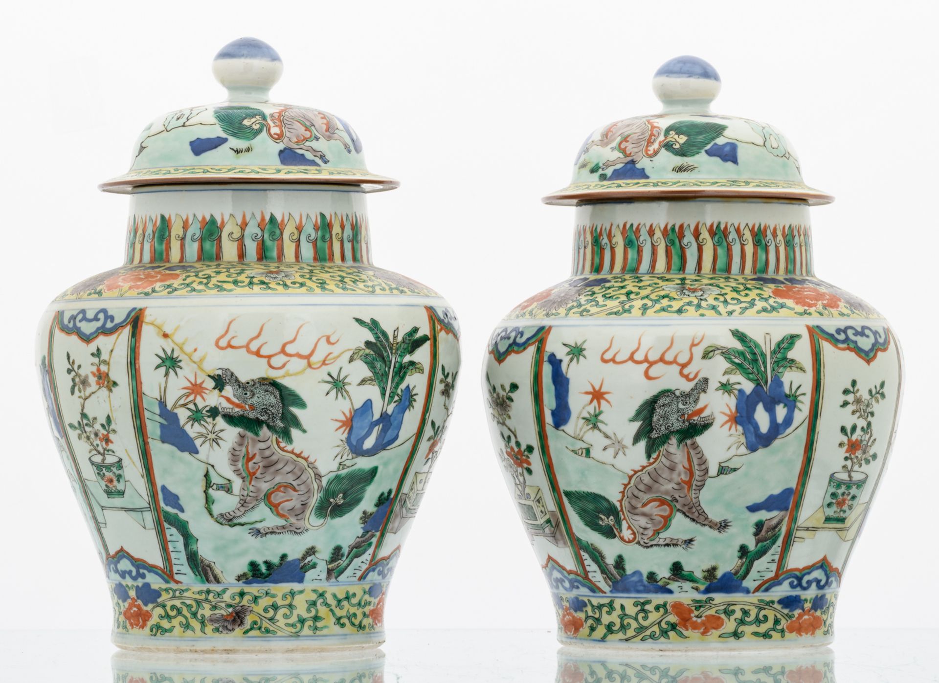 A pair of Chinese wucai overall floral decorated vases and covers with Fu lions, 17th/18thC, H 37, - Image 4 of 8