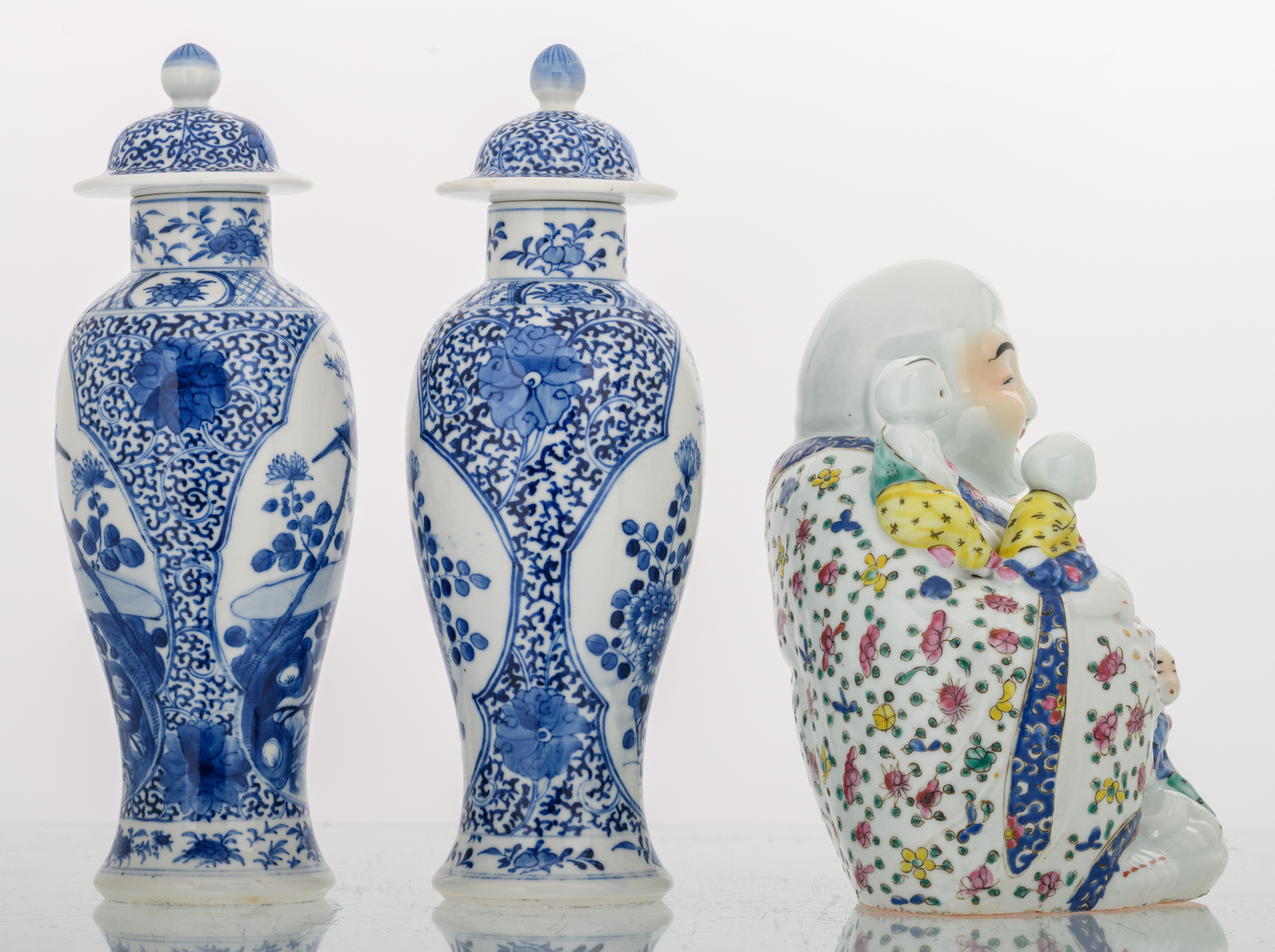 Two Chinese blue and white floral decorated baluster shaped vases and covers, the roundels with a - Image 4 of 7