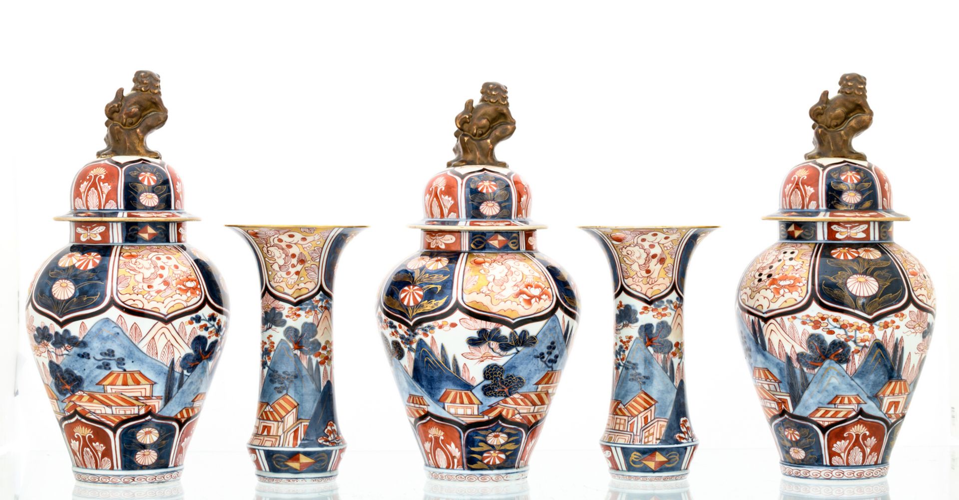 A Japanese Imari five-piece garniture, late Edo period, 19thC, H 27 - 42 cm - Image 3 of 10