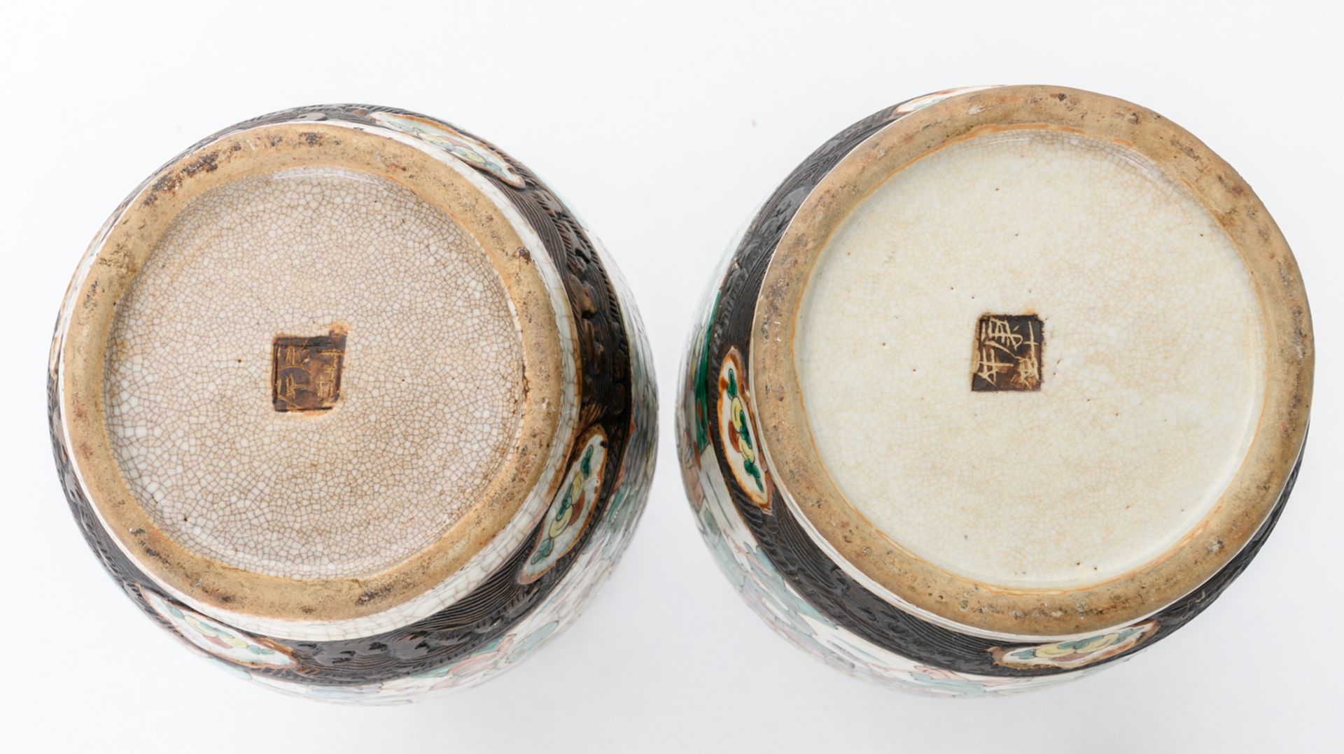A pair of Chinese polychrome decorated stoneware vases with a battle scene, marked, about 1900; - Image 6 of 8