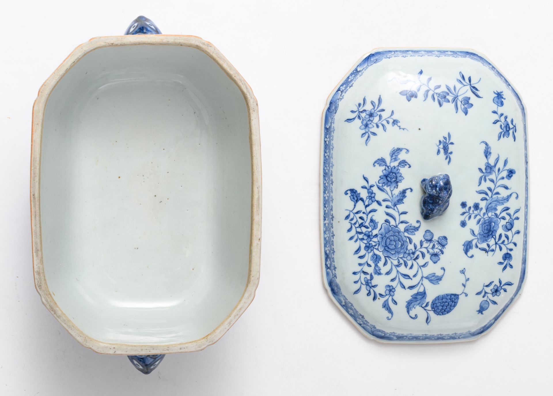 A Chinese blue and white floral decorated export porcelain octagonal tureen on a matching oval - Image 7 of 10