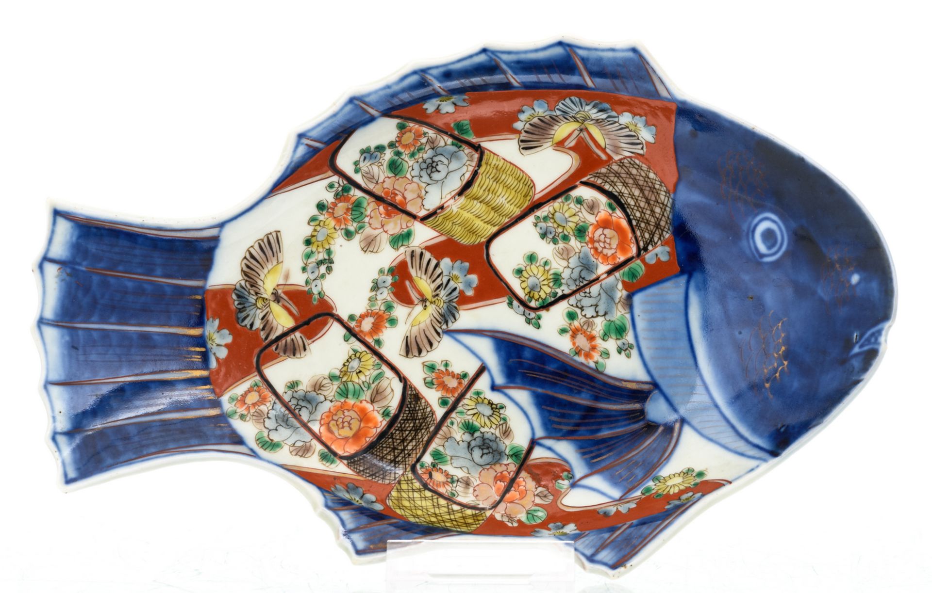 A Japanese plate, a bowl and a fish shaped dish, Imari, Edo and period, H 4,5 - 9,5 - D 25 - 36,5 - Image 4 of 12