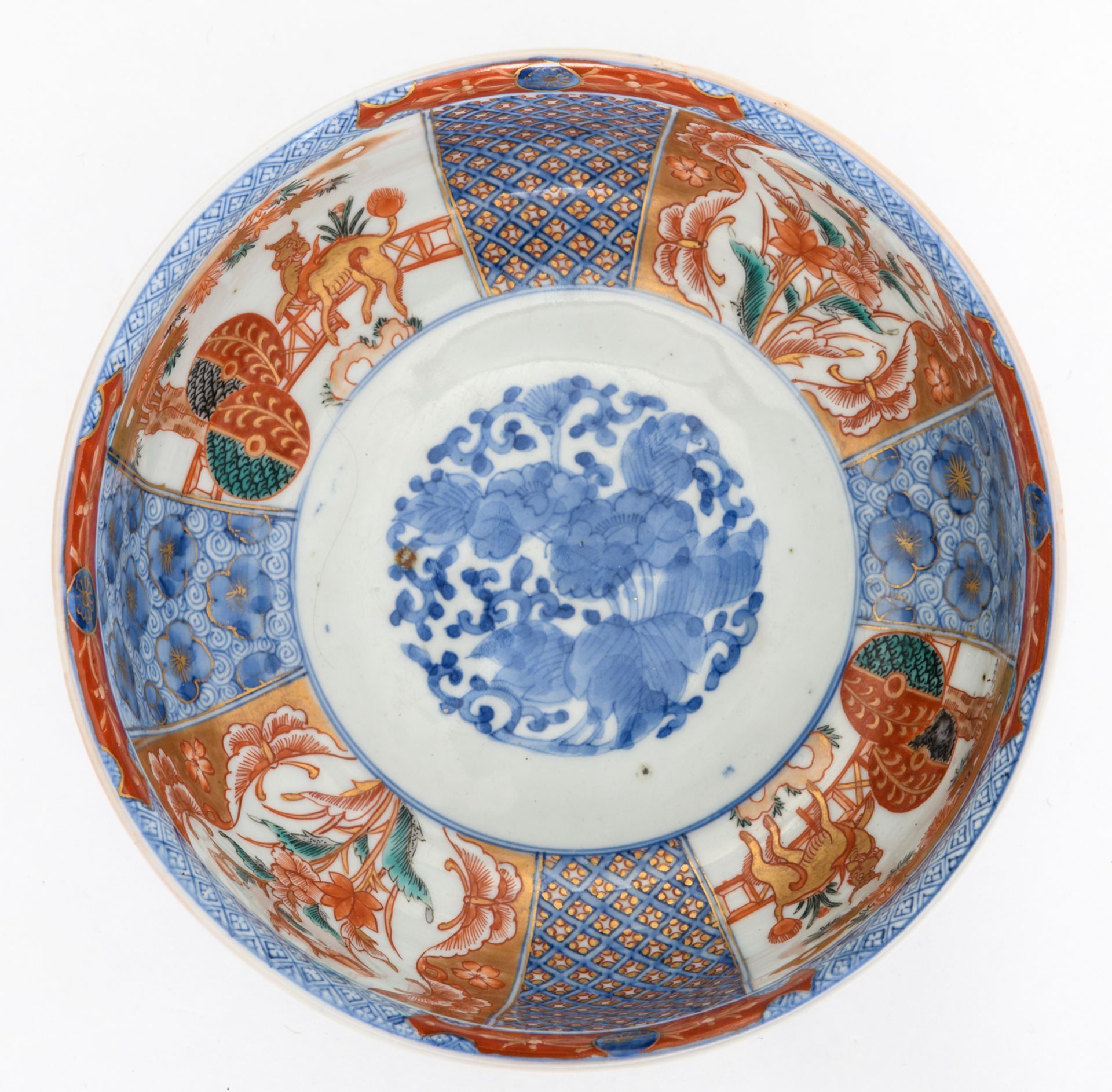 A Japanese plate, a bowl and a fish shaped dish, Imari, Edo and period, H 4,5 - 9,5 - D 25 - 36,5 - Image 7 of 12