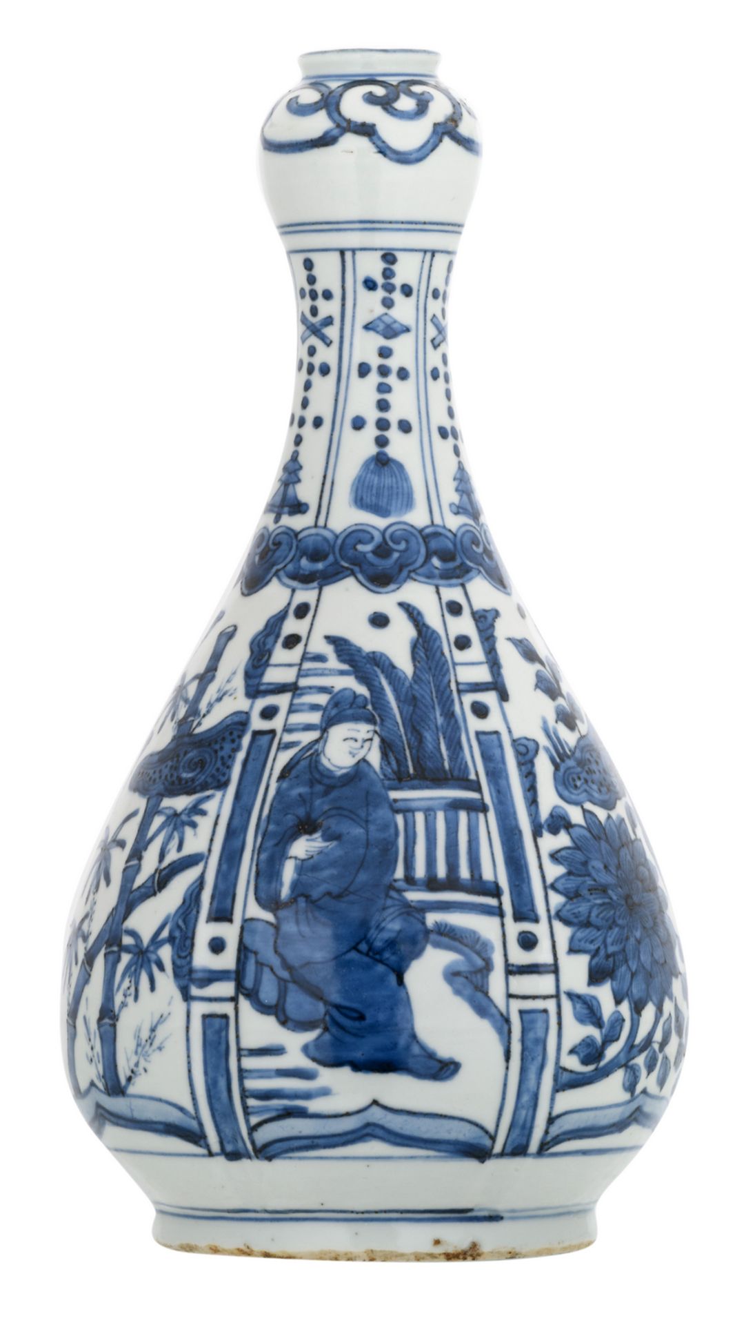 A Chinese blue and white garlic mouth vase, decorated with figures and flower branches, H 28,5 cm
